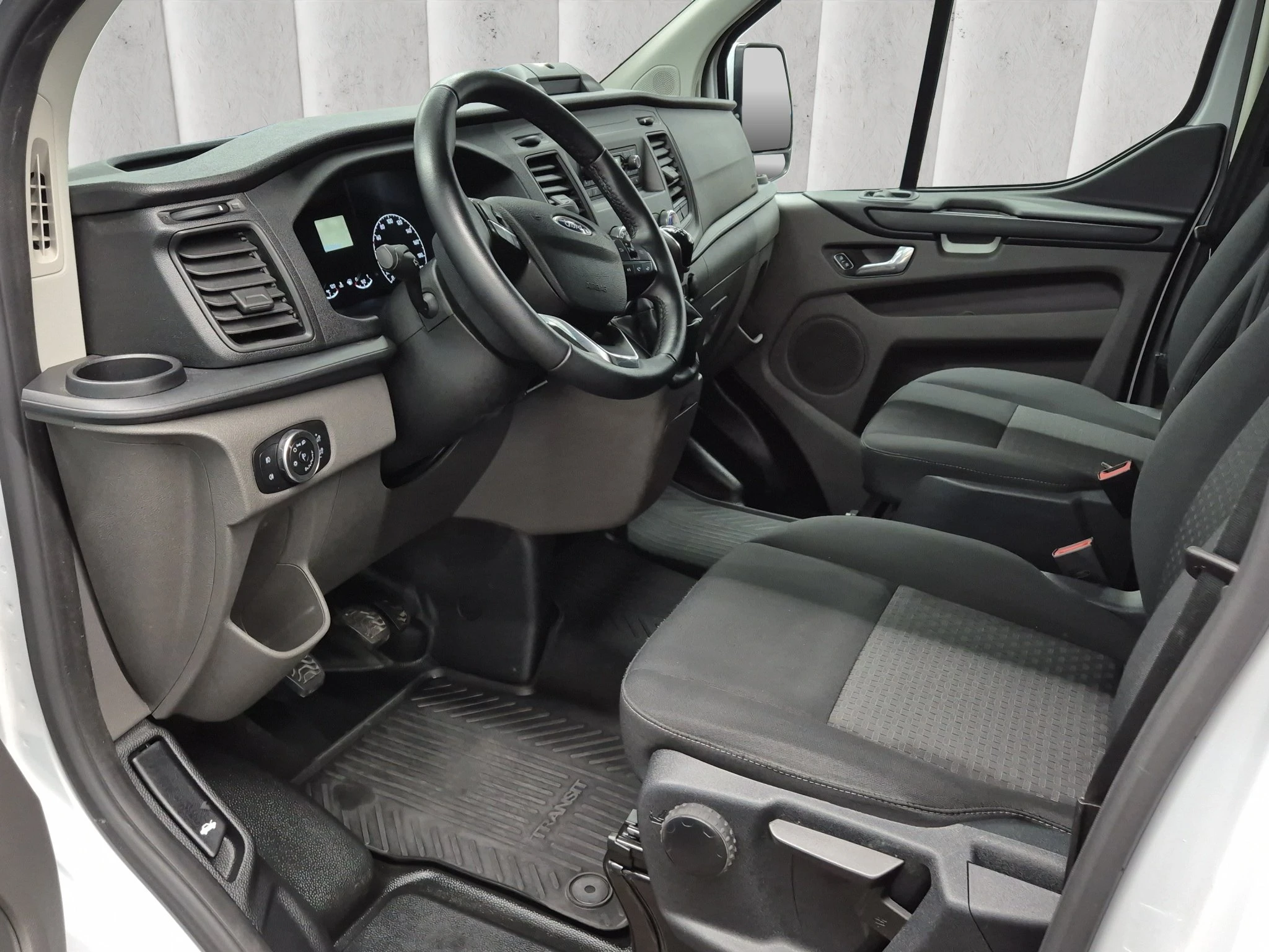 Ford-Transit Custom-image-9