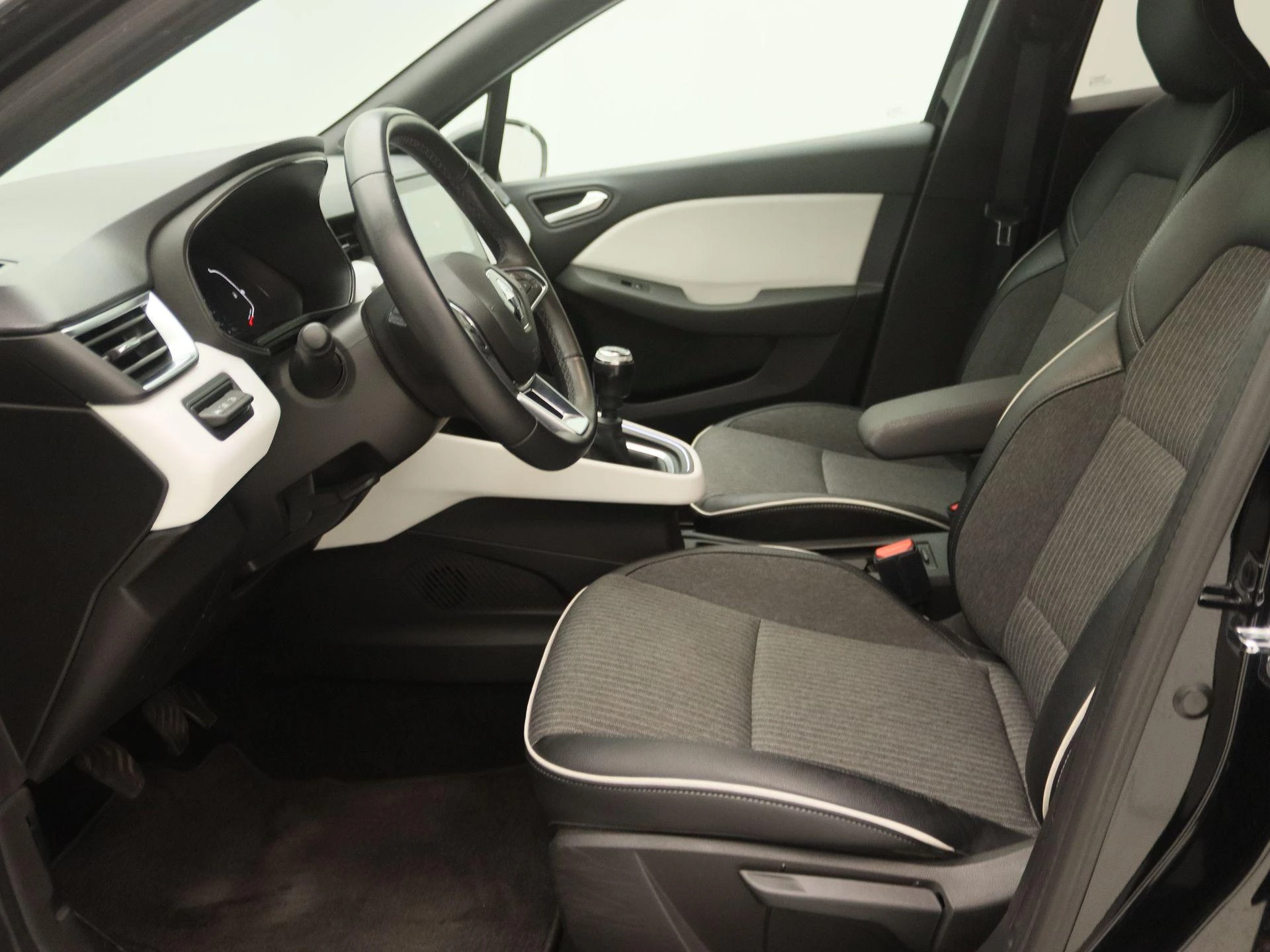 Renault-Clio-image-11