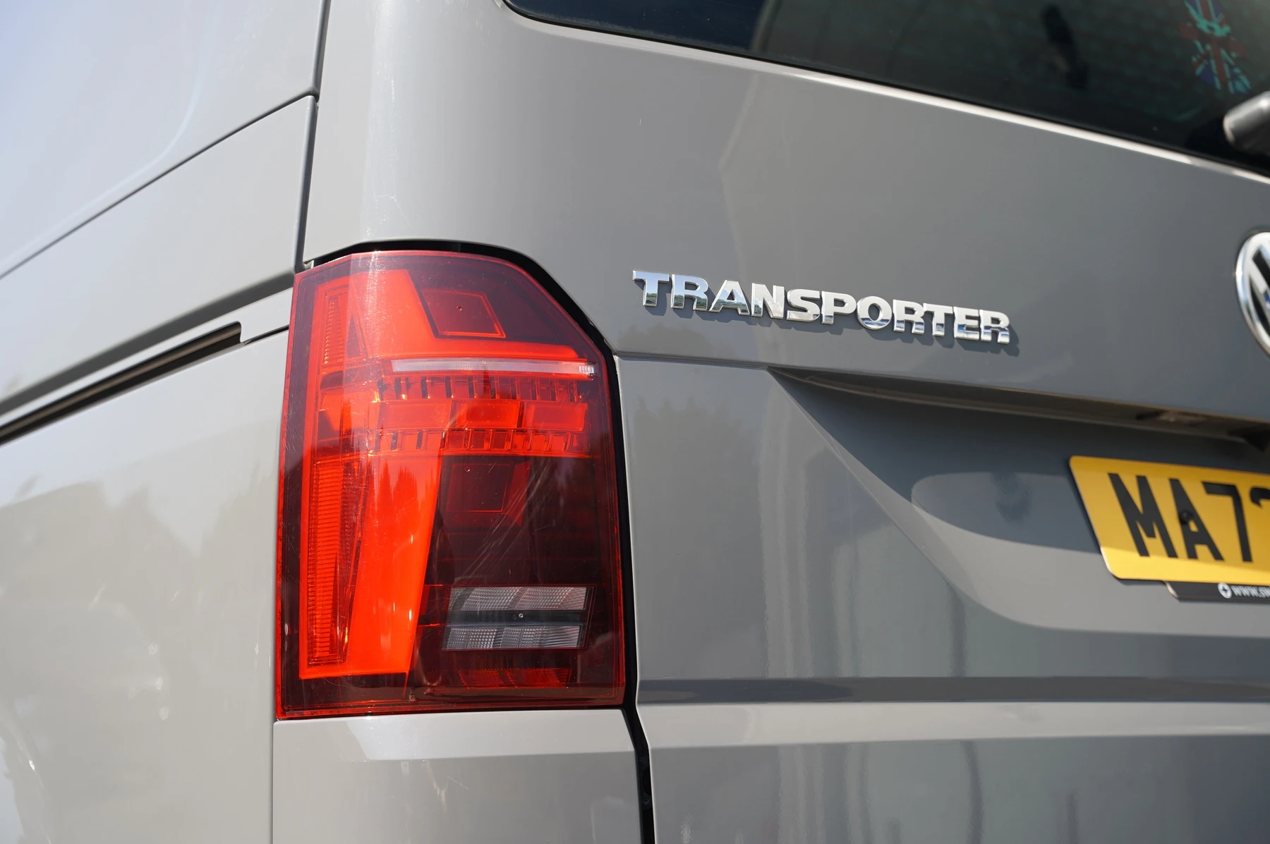 Volkswagen-Transporter-image-34
