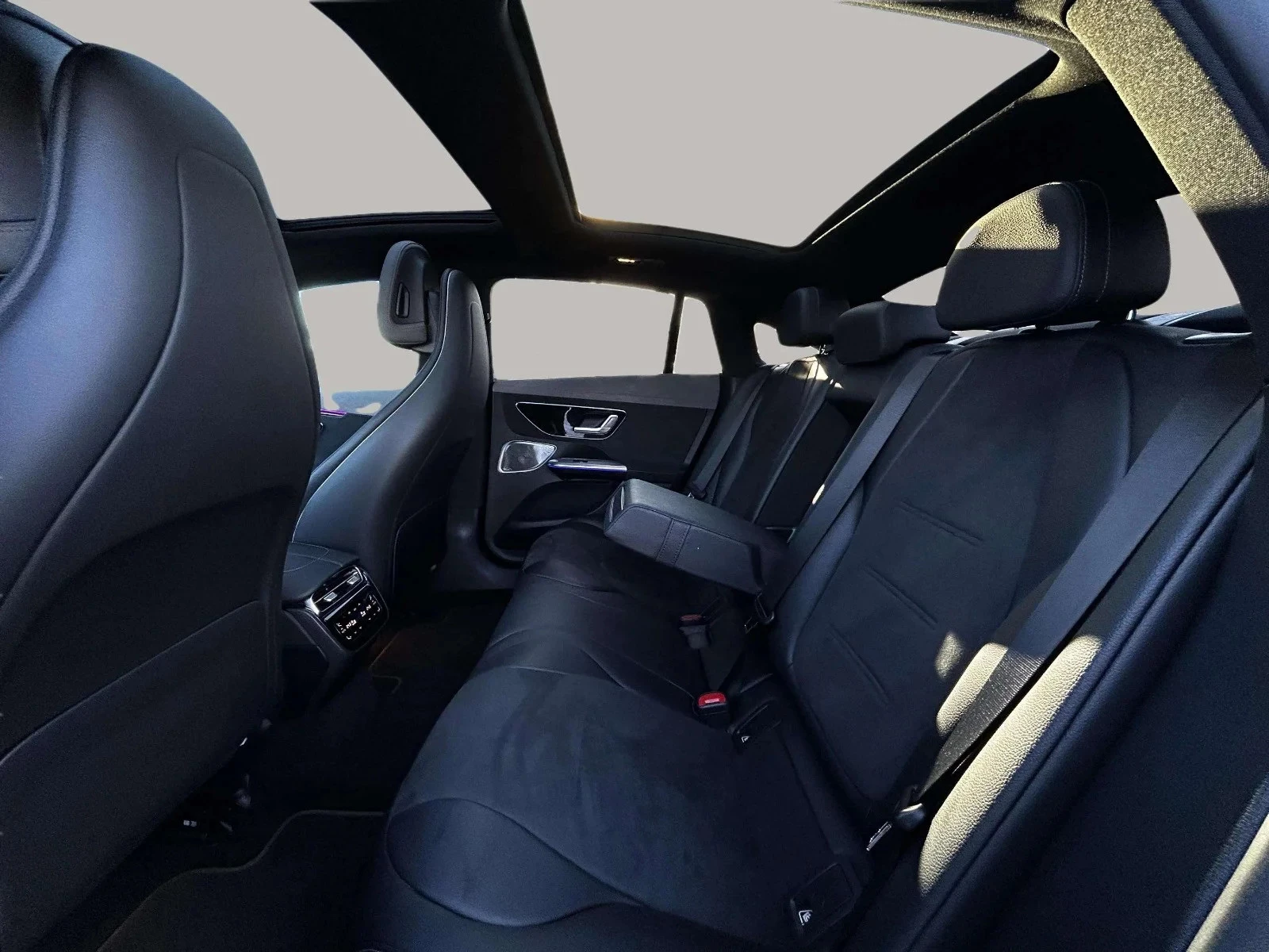 Mercedes-Benz-EQE-image-12