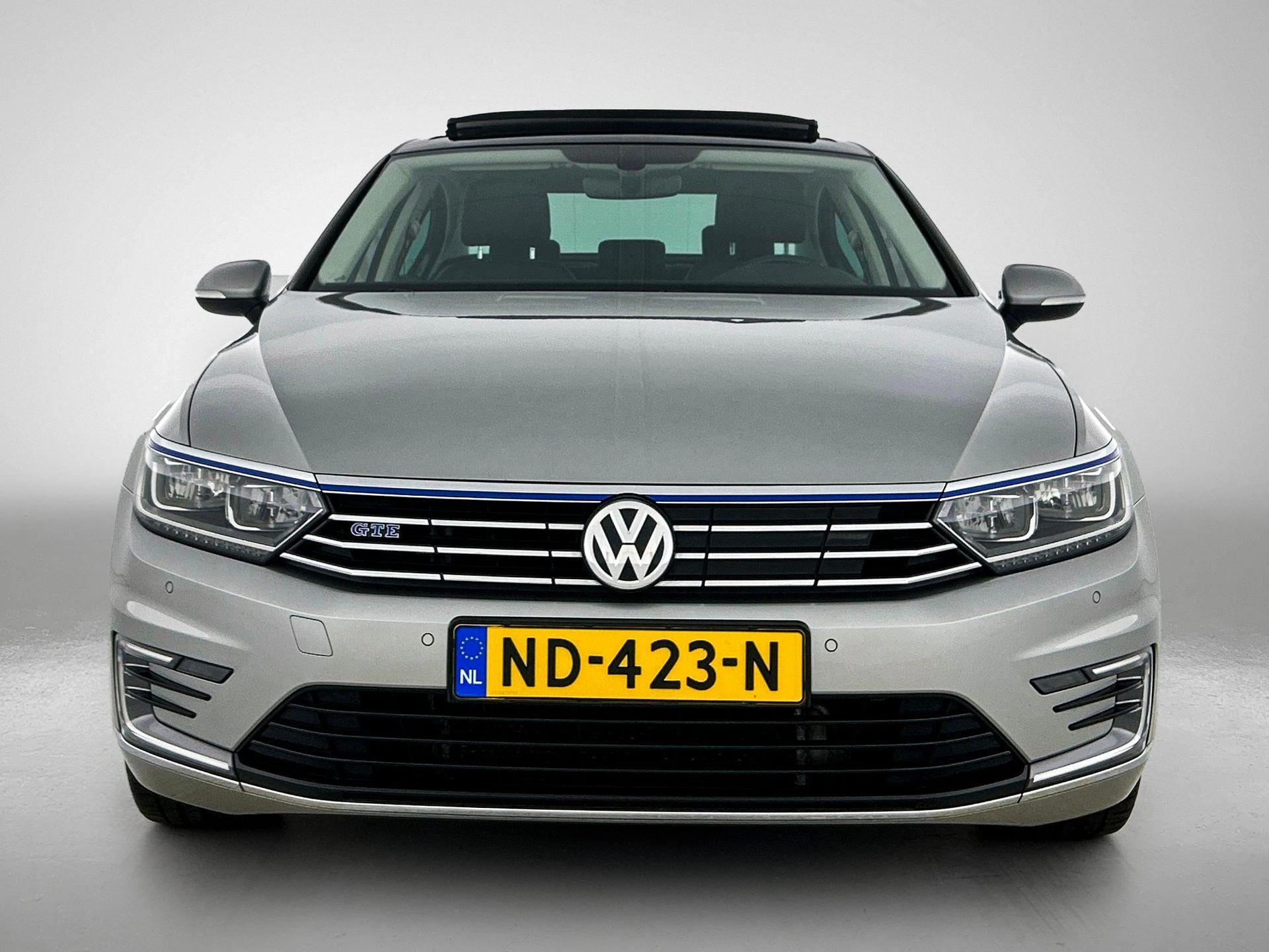 Volkswagen-Passat-image-4