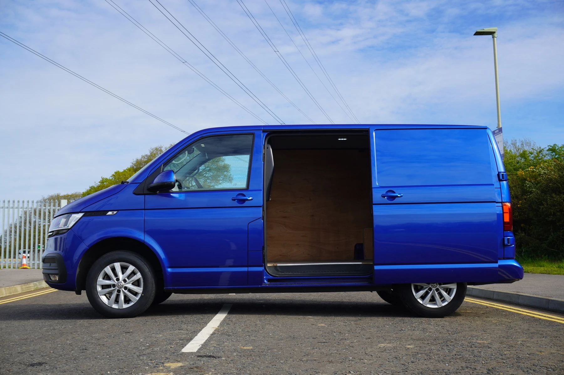 Volkswagen-Transporter-image-15