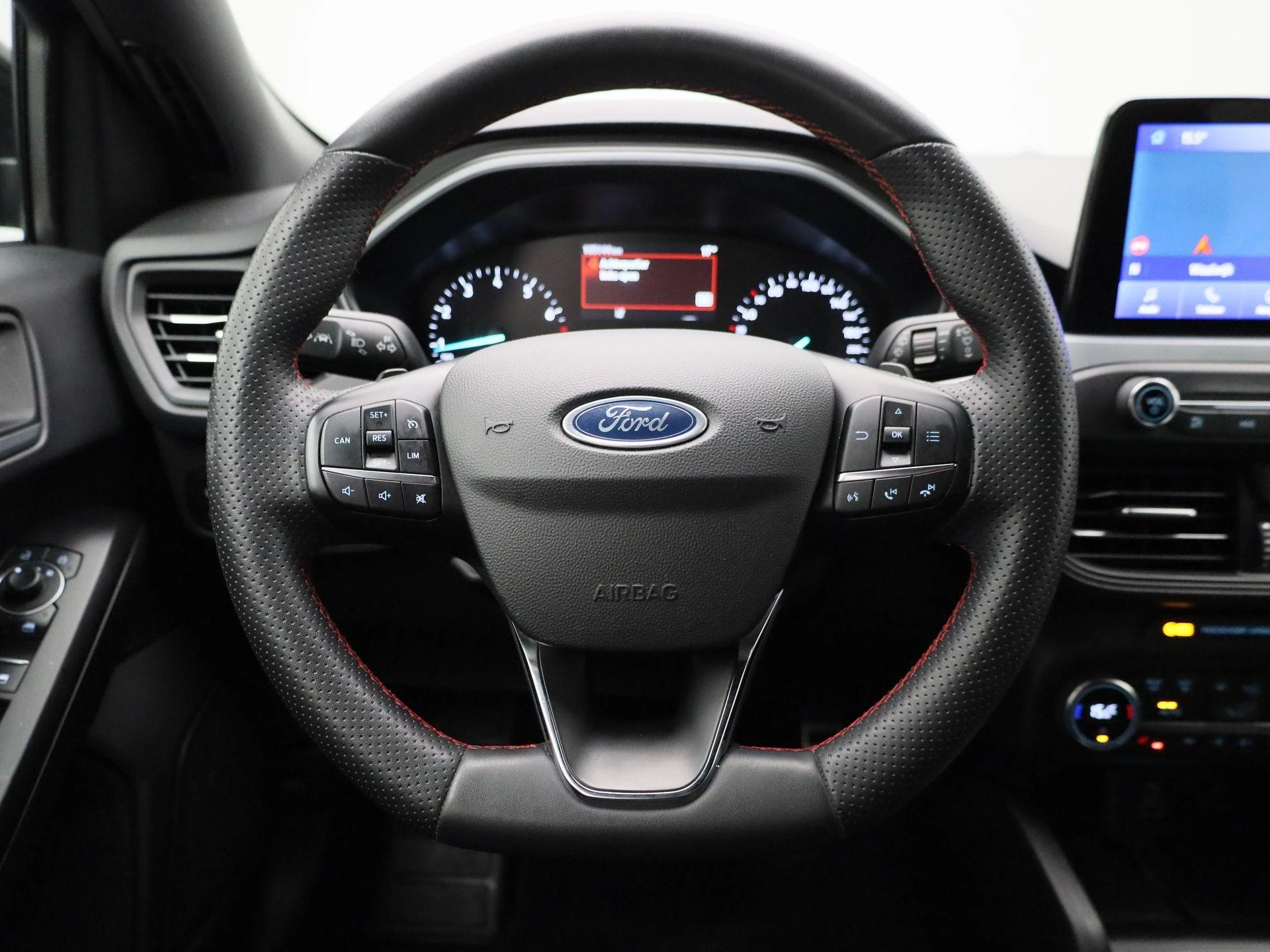Ford Focus Wagon 1.0 EcoBoost Hybrid ST Line Style
