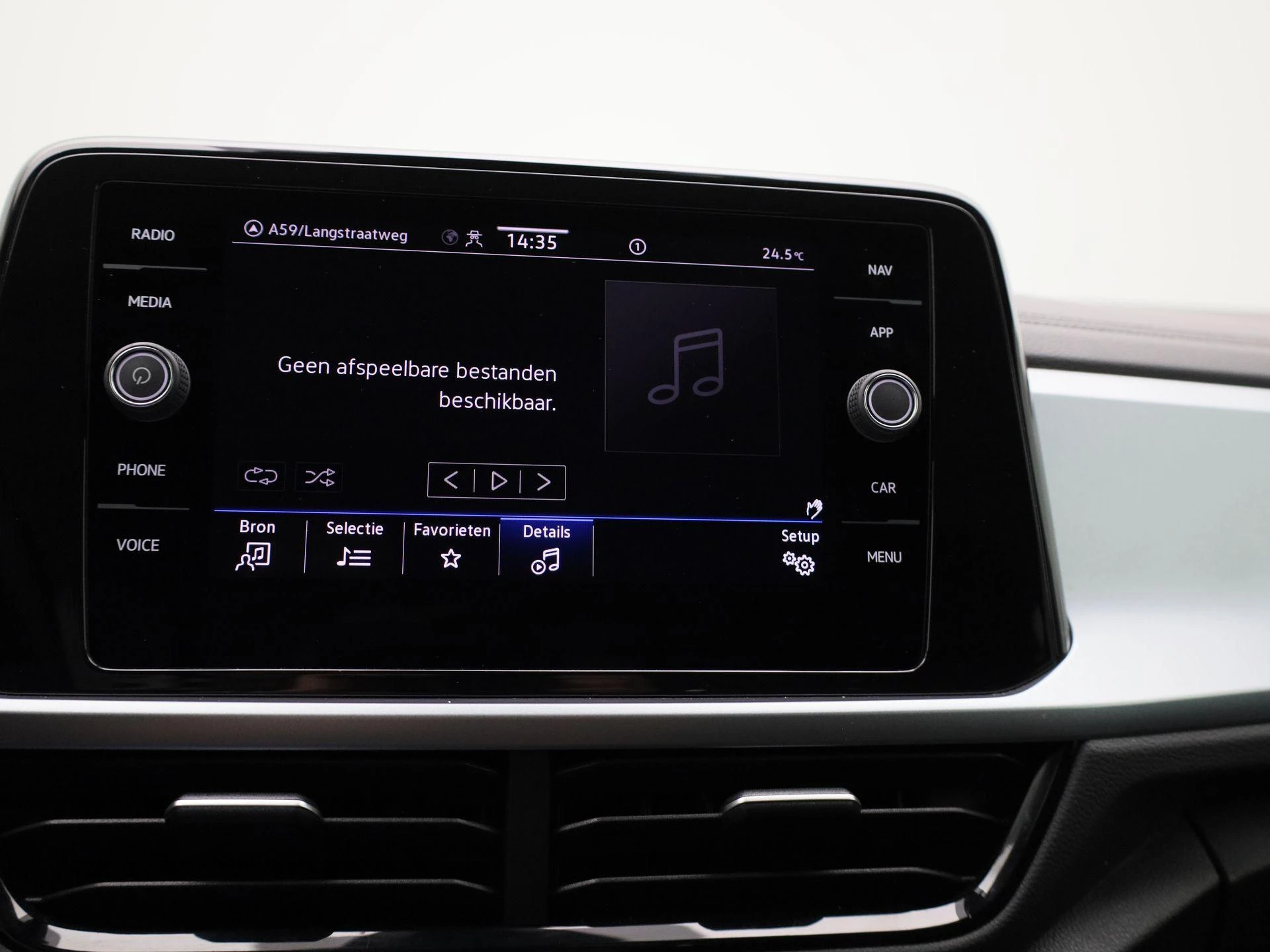 Volkswagen-T-Roc-image-19