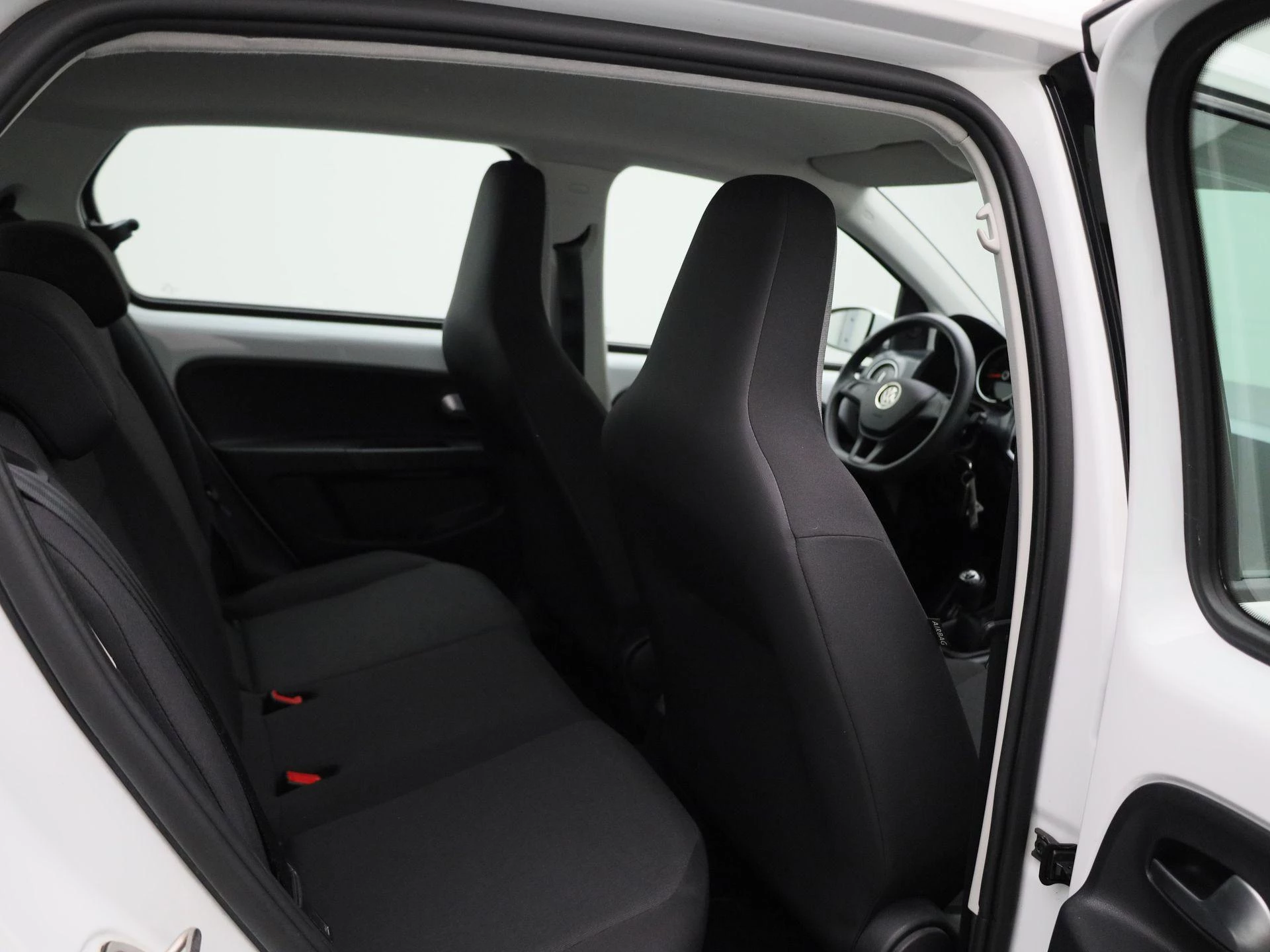Volkswagen-up!-image-23