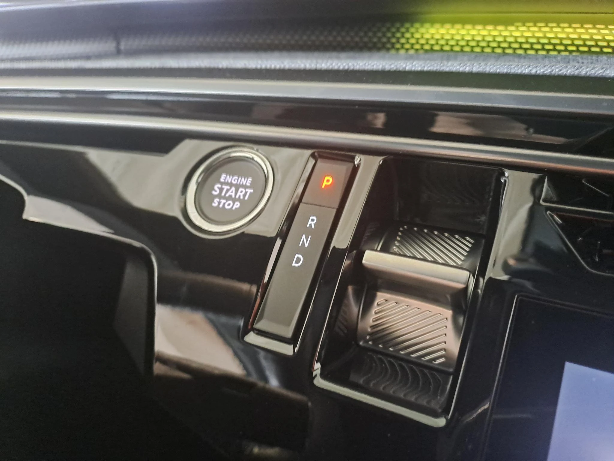 Peugeot-e-3008-image-23