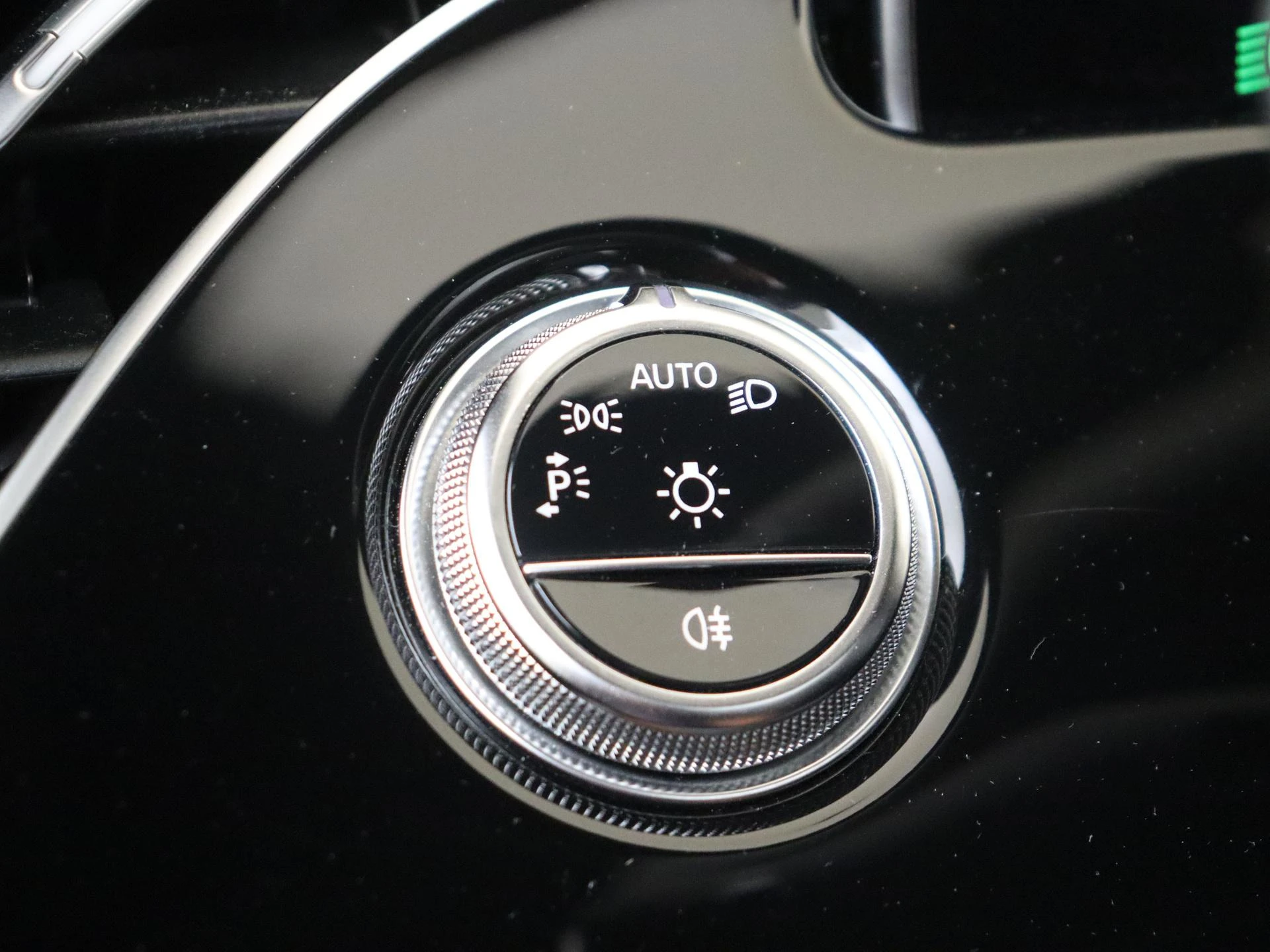 Mercedes-Benz-E-Klasse-image-29