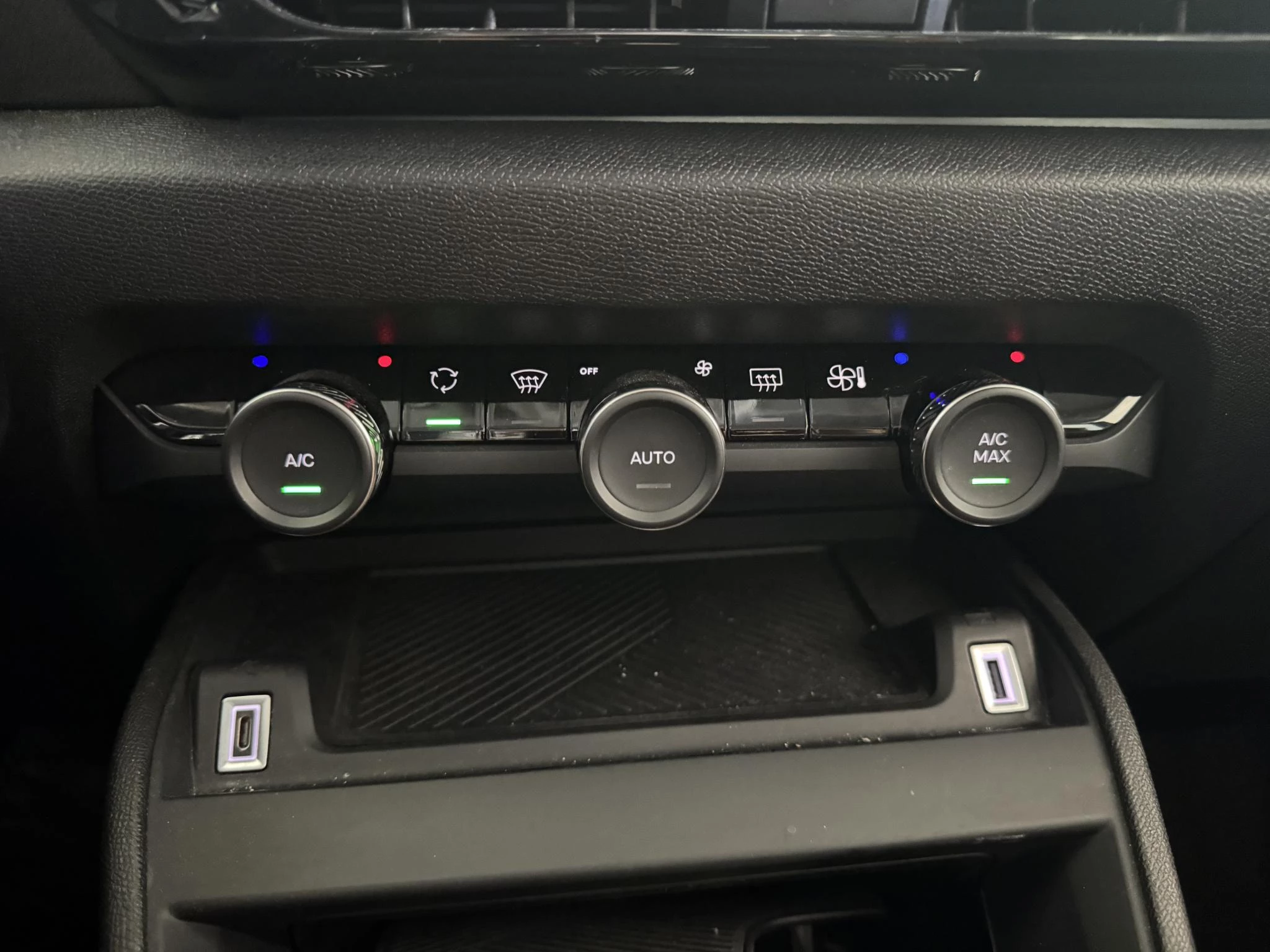 Citroën-ë-C4 X-image-16