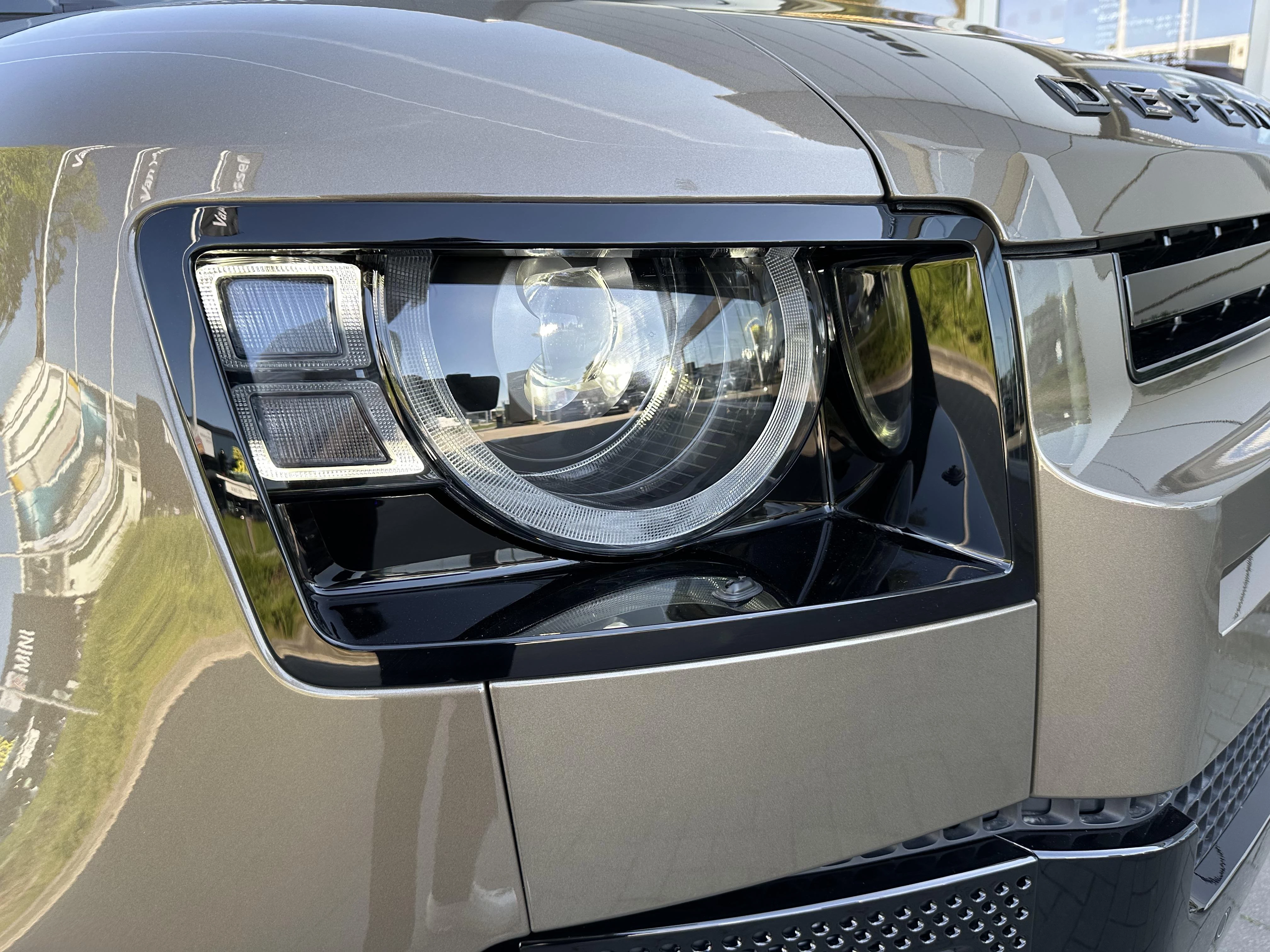 Land Rover-Defender-image-20