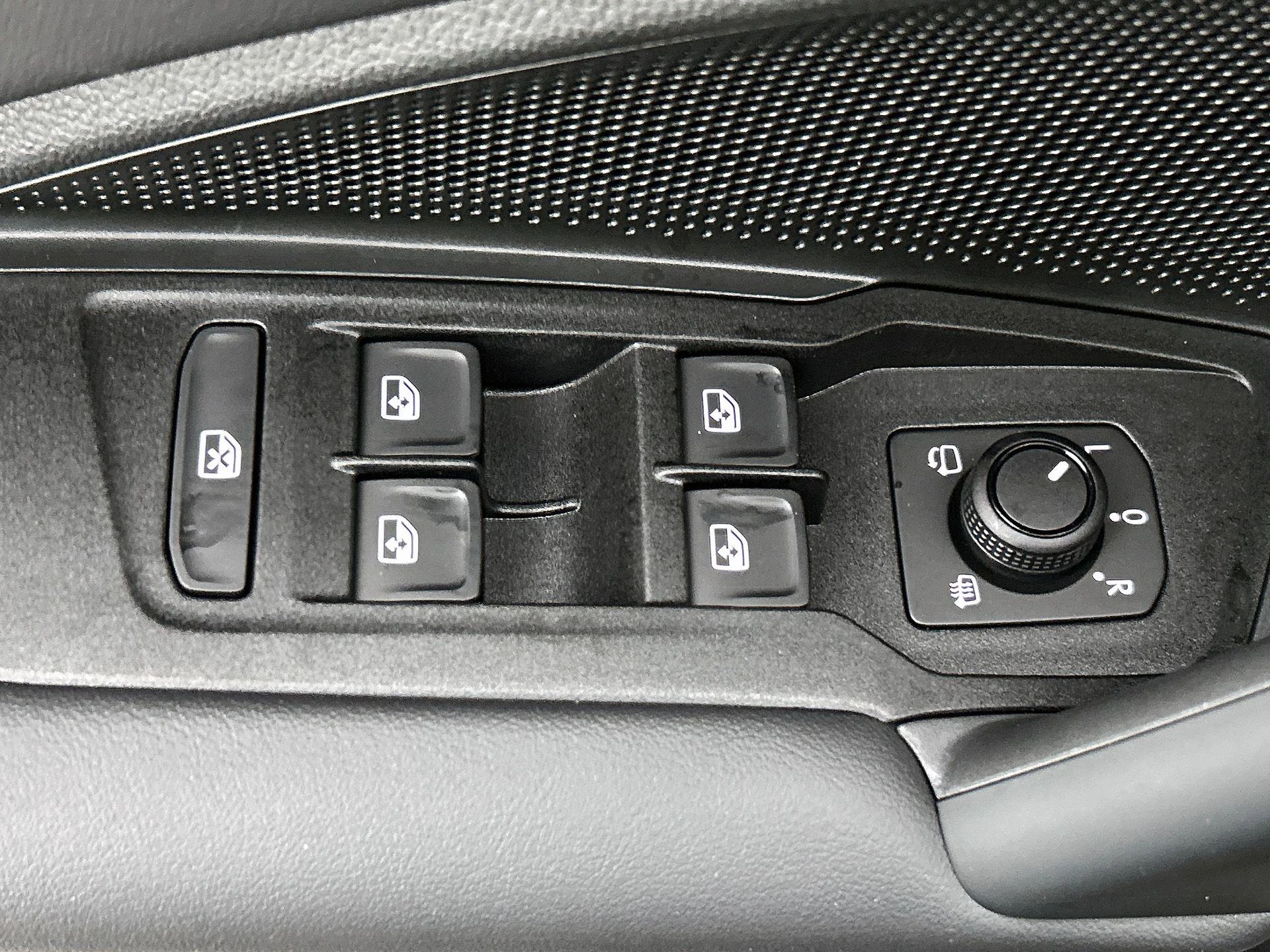 Volkswagen-Tiguan-image-36