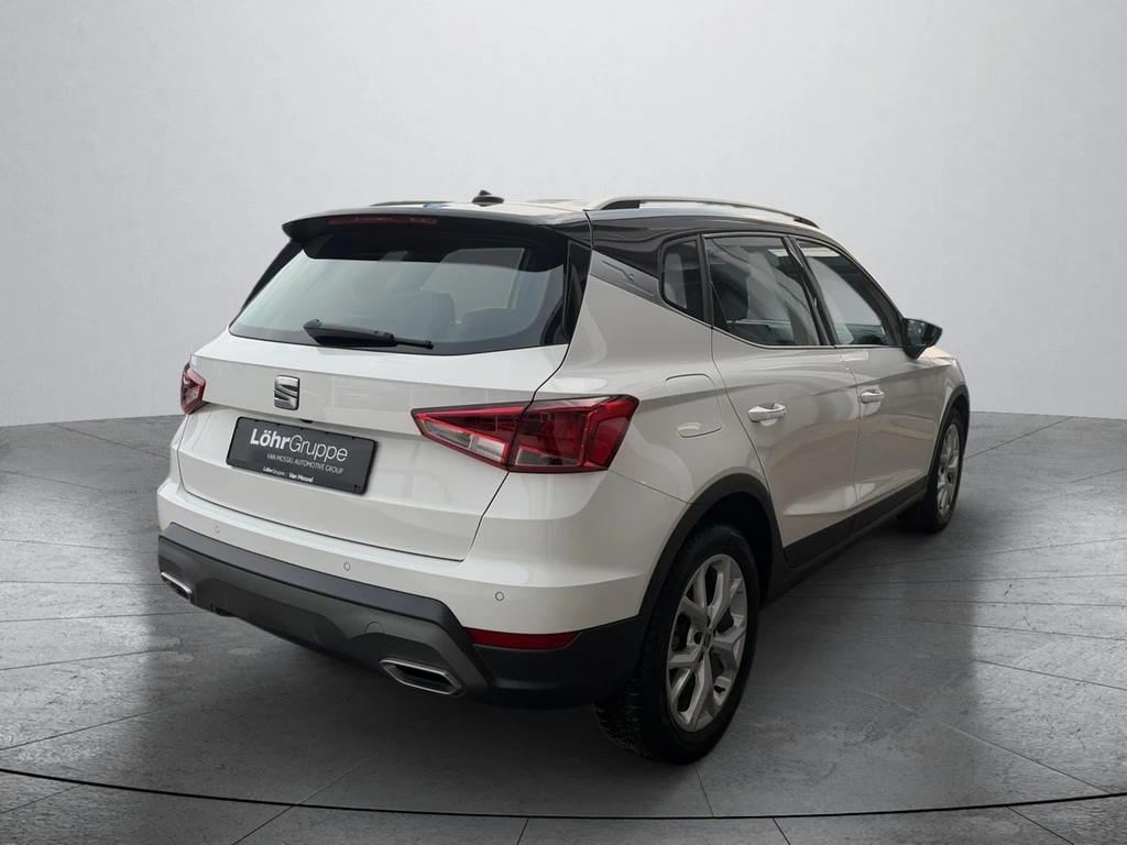 SEAT-Arona-image-4