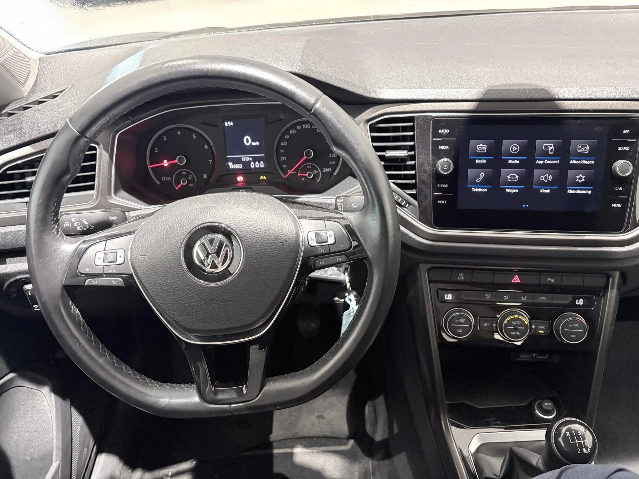 Volkswagen-T-Roc-image-17