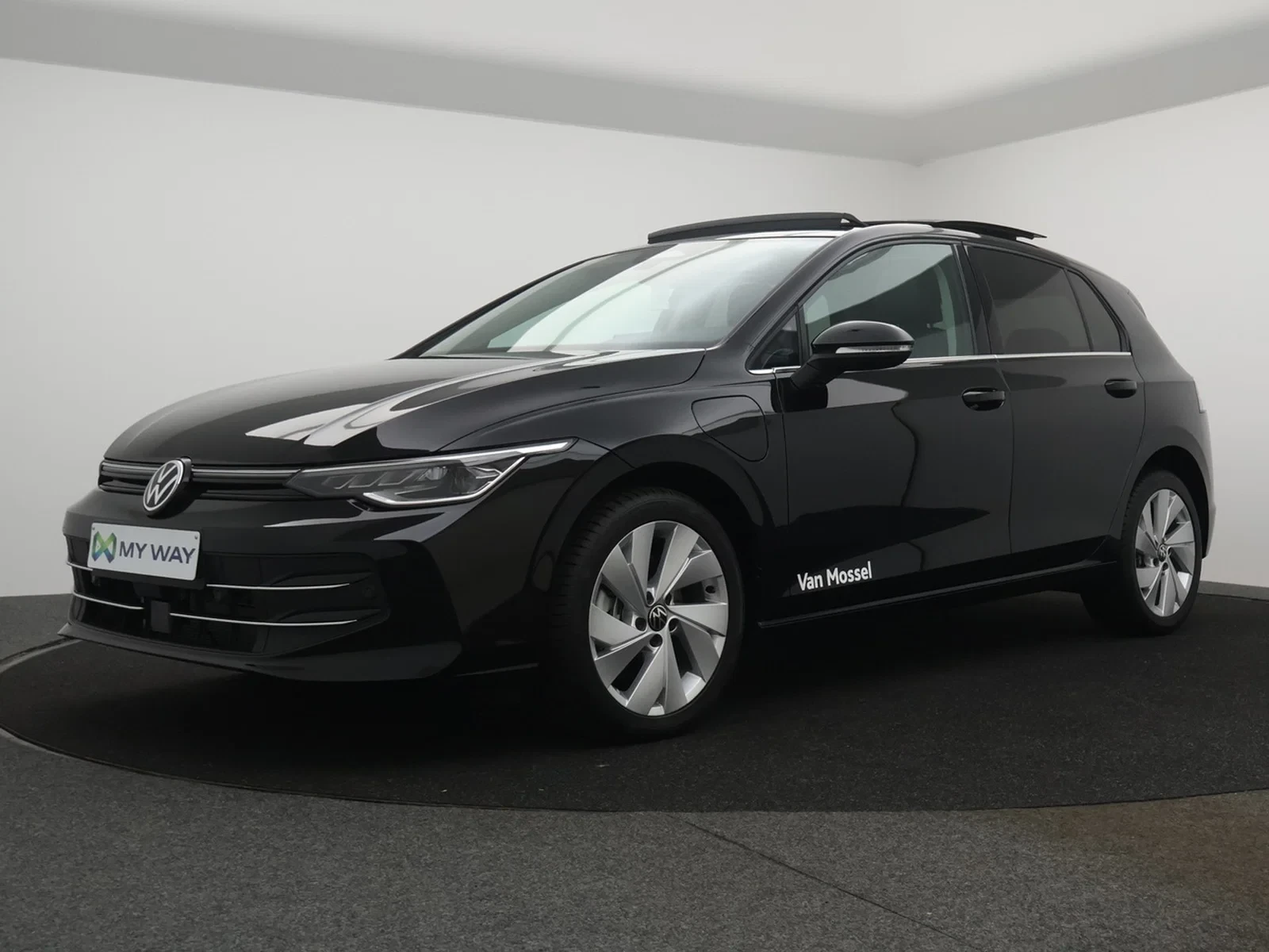 Volkswagen-Golf-image-0