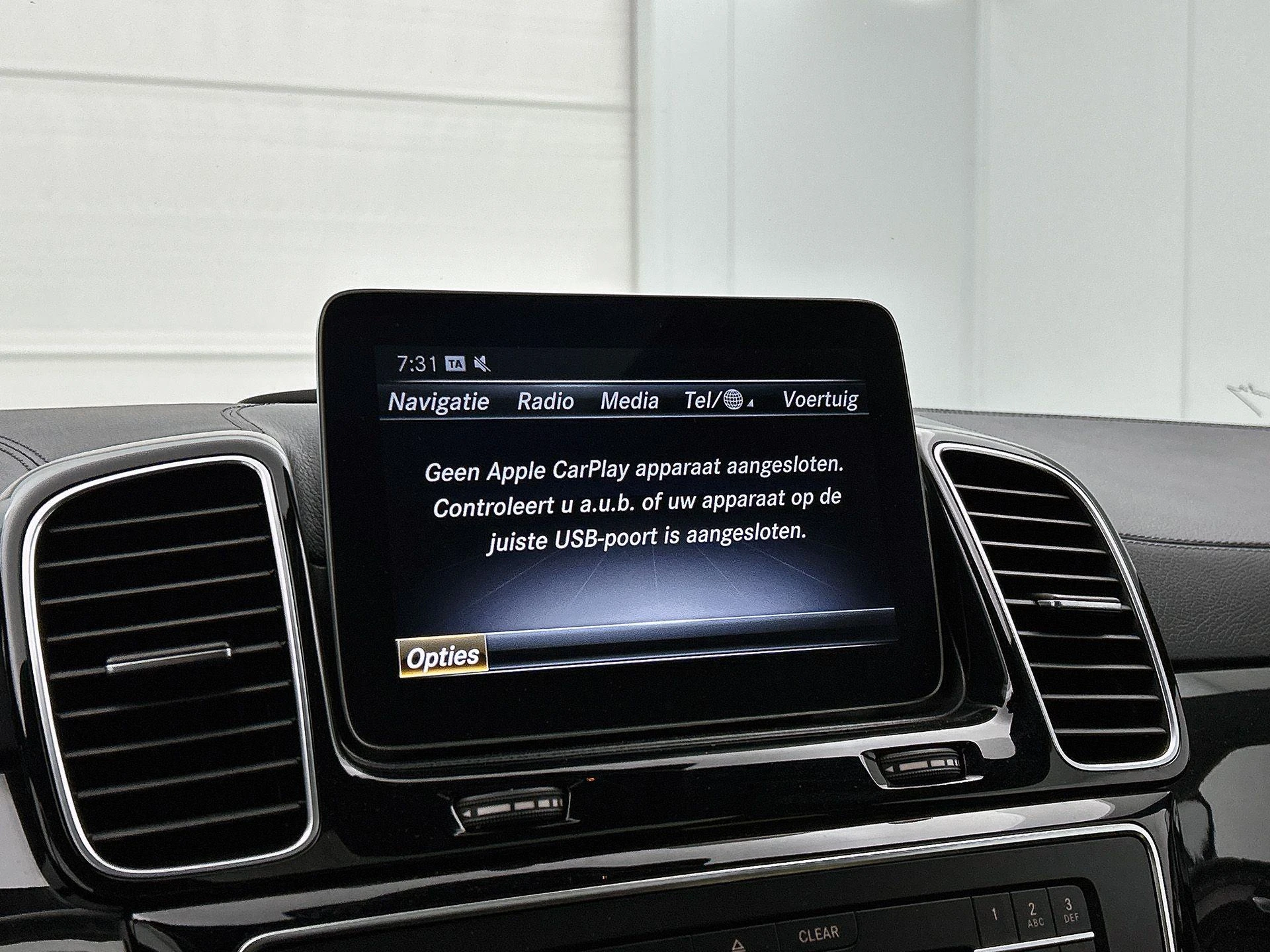 Mercedes-Benz-GLE-image-16