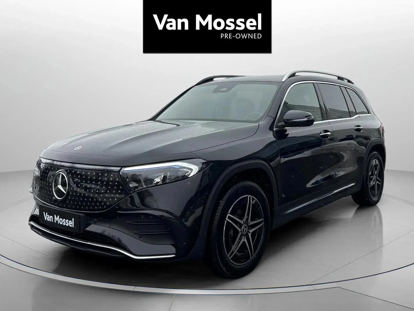 Mercedes-Benz-EQB-image-0