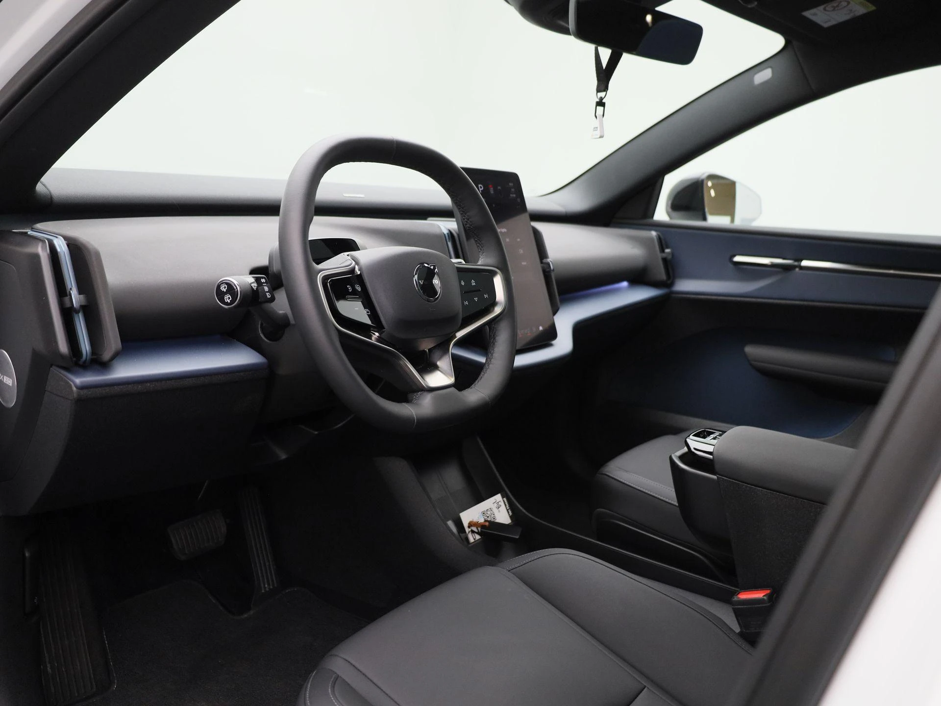 Volvo-EX30-image-30