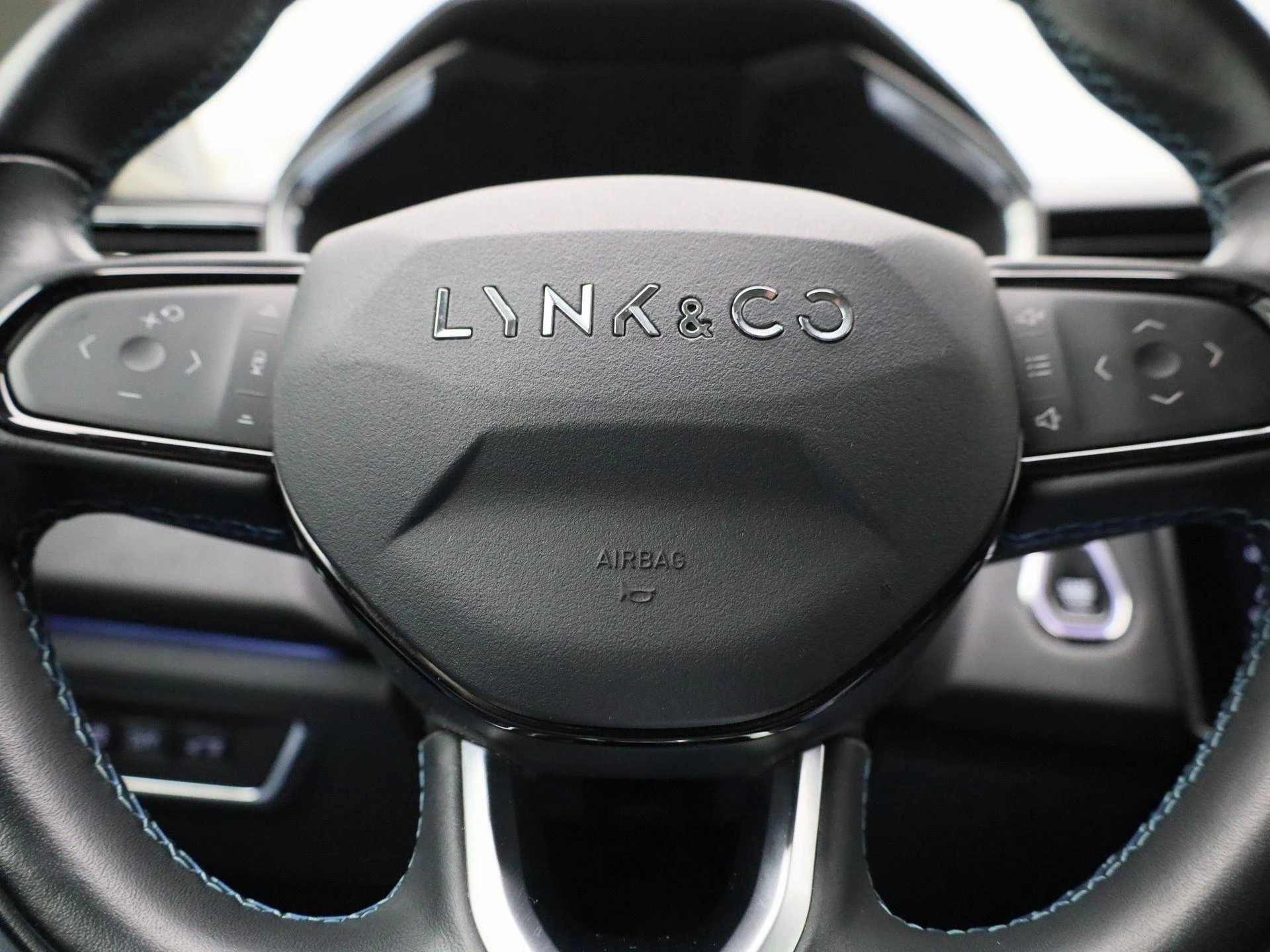 Lynk & Co-01-image-24