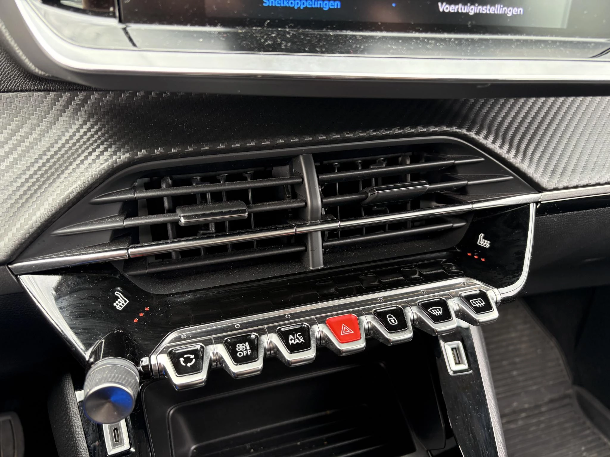 Peugeot-208-image-12