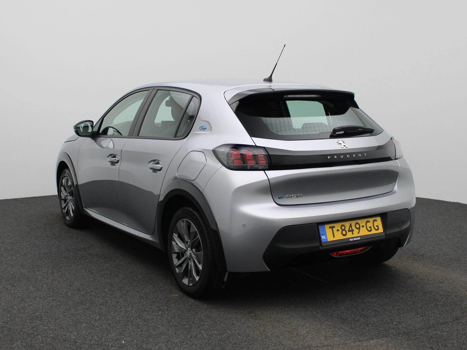 Peugeot-e-208-image-1