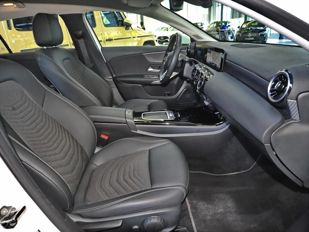 Mercedes-Benz-A-Klasse 200 d-image-11