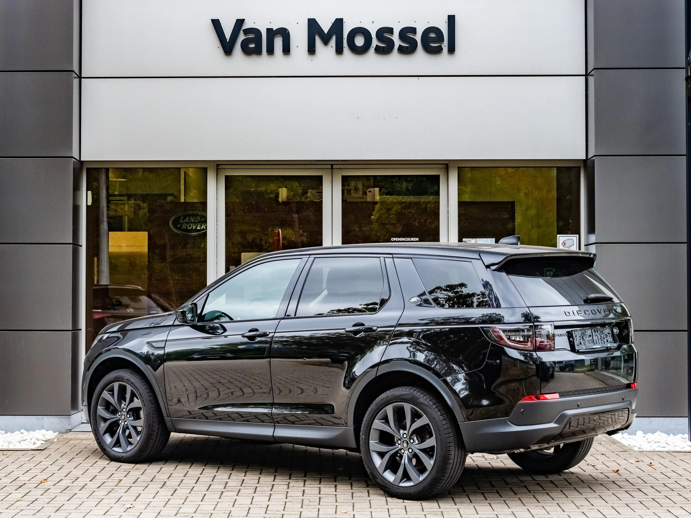 Land Rover-Discovery Sport-image-3