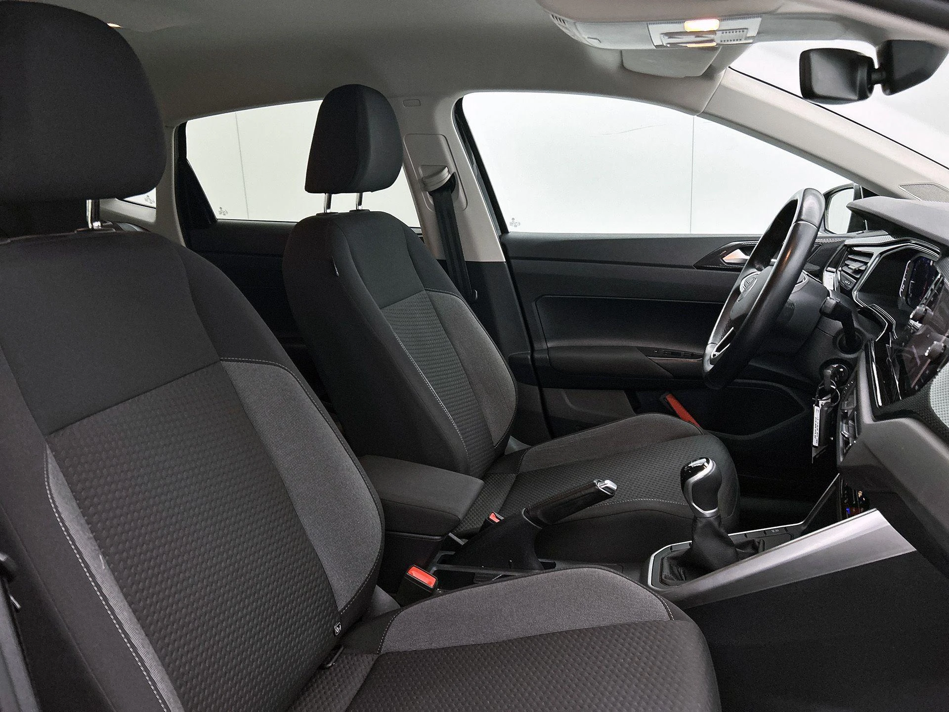 Volkswagen-Polo-image-32