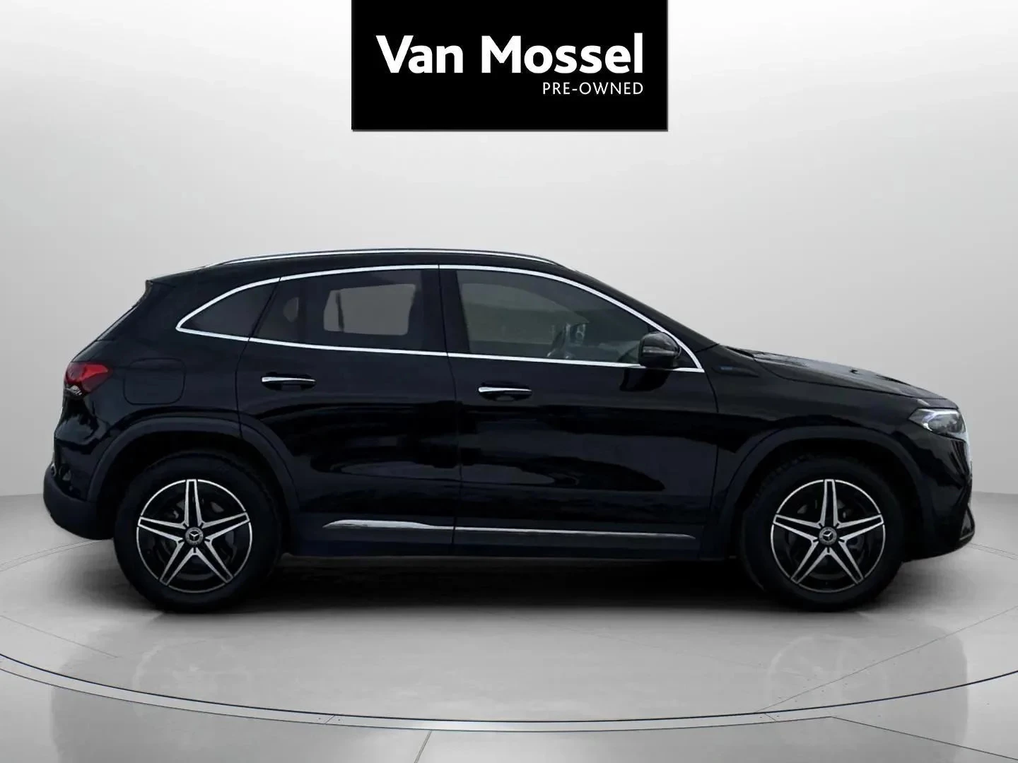 Mercedes-Benz-EQA-image-3