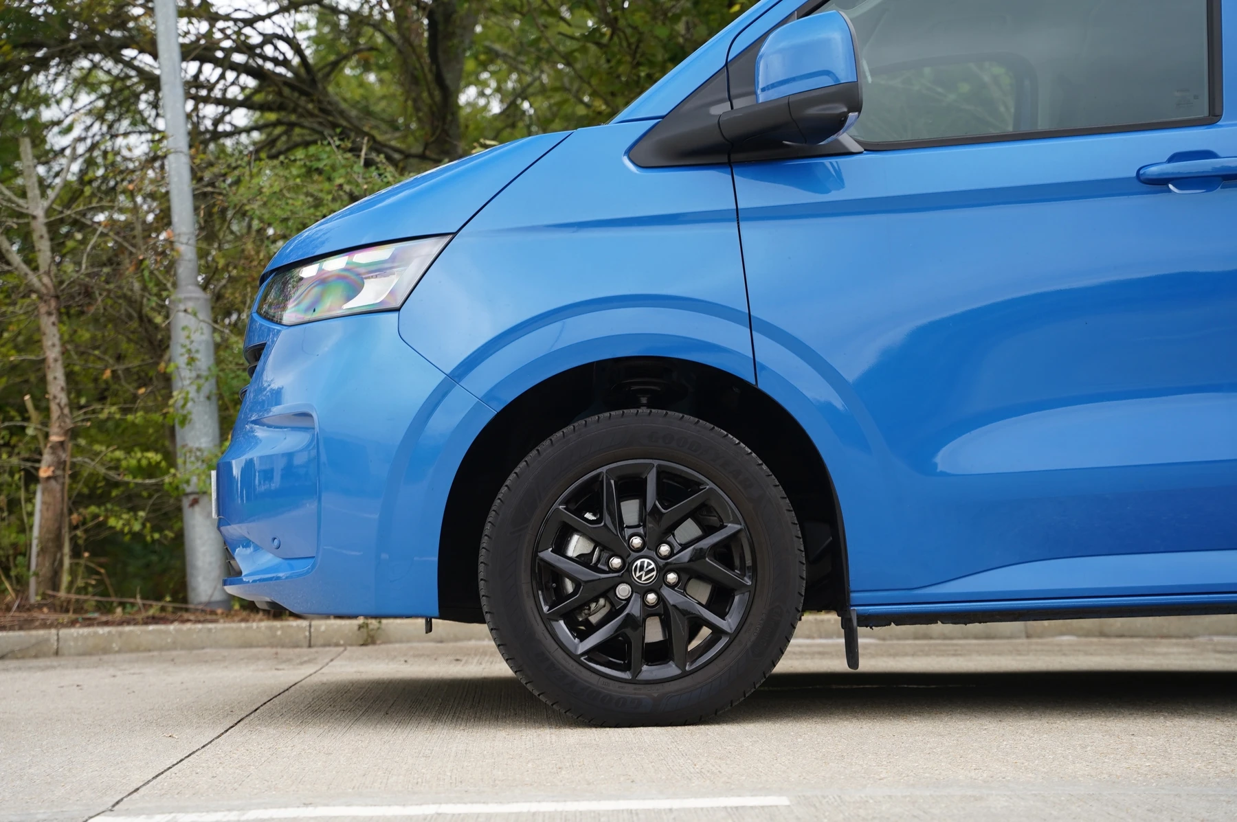 Volkswagen-Transporter-image-4