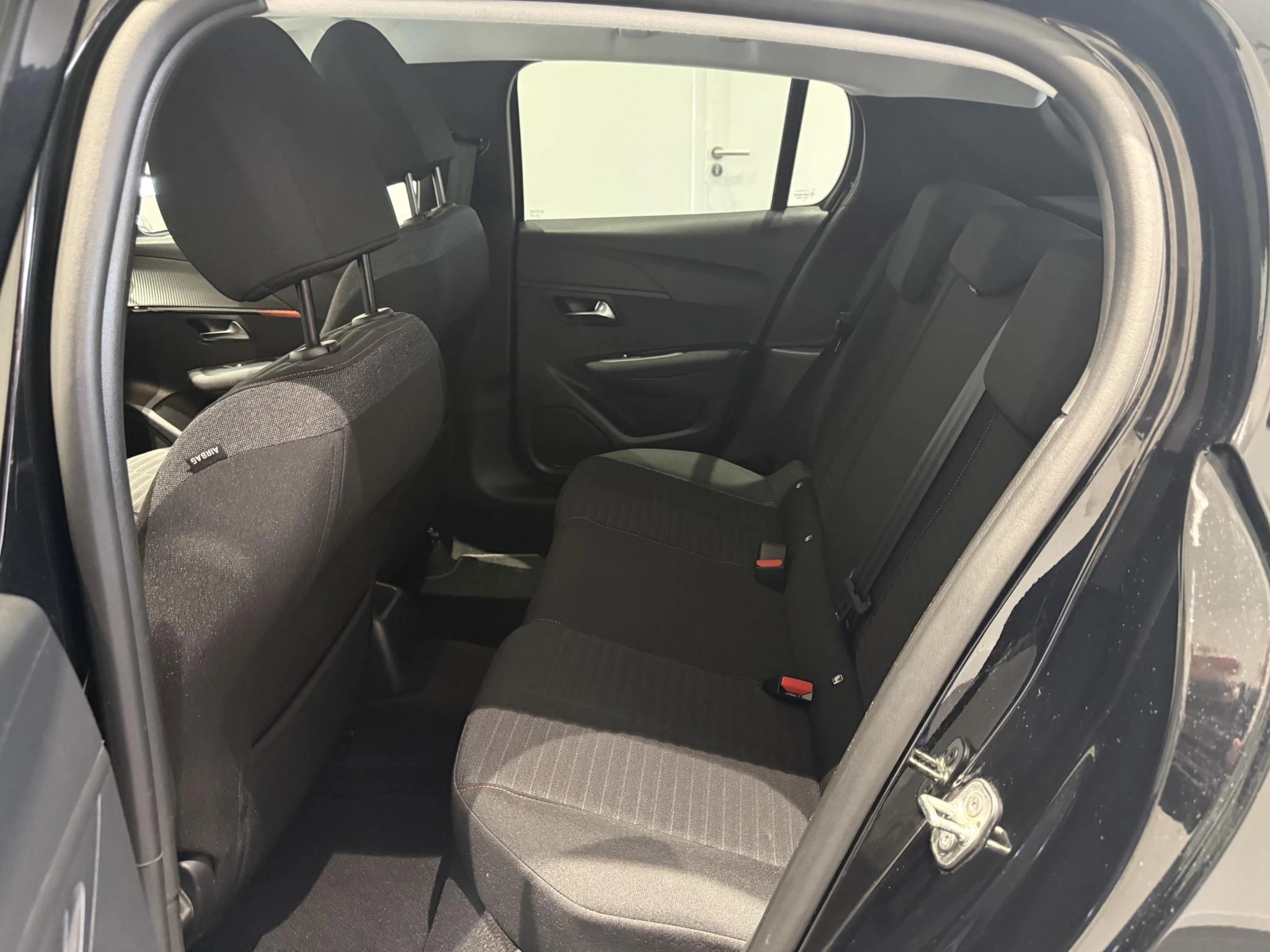 Peugeot-208-image-21