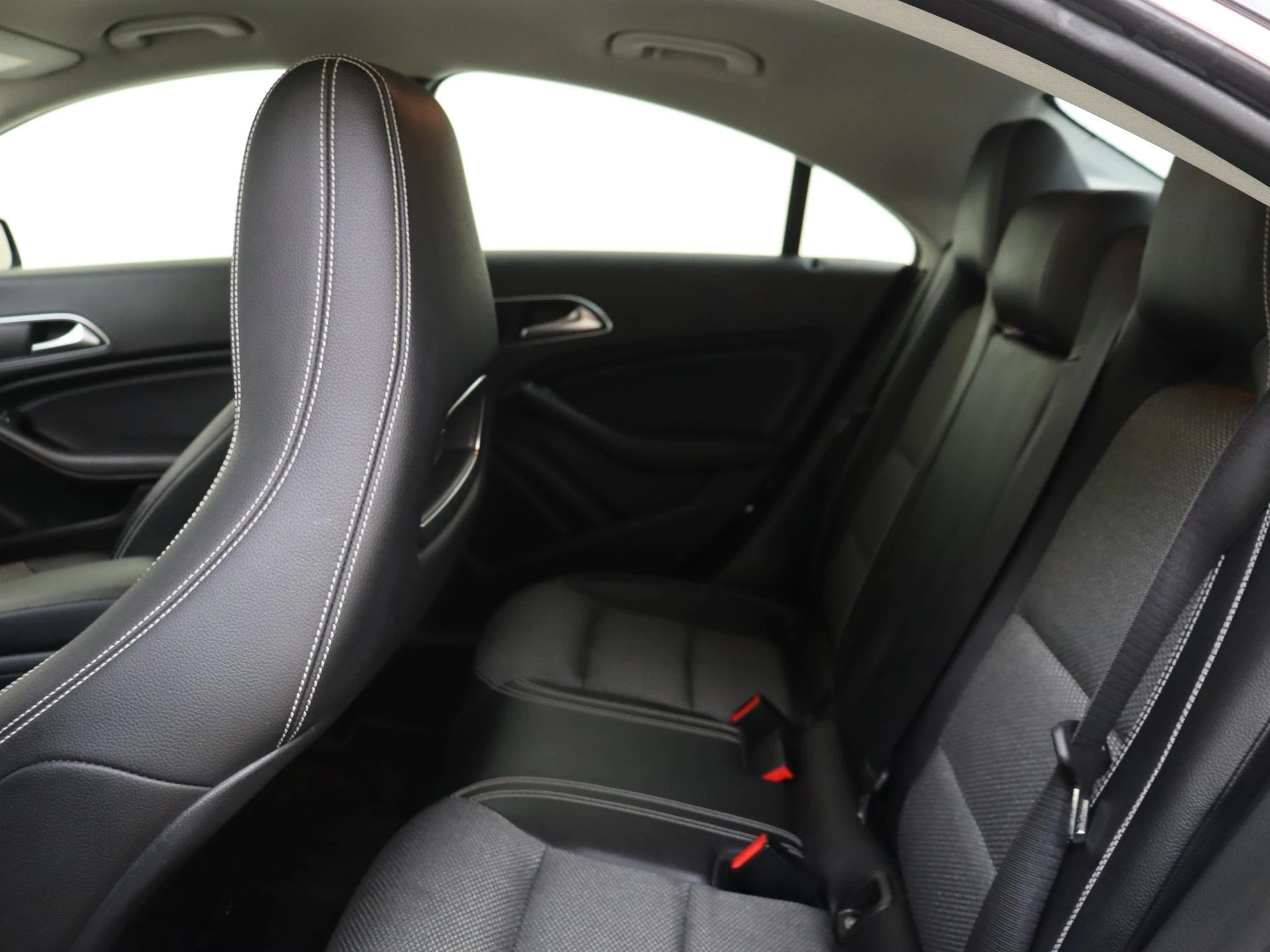 Mercedes-Benz-CLA-image-11