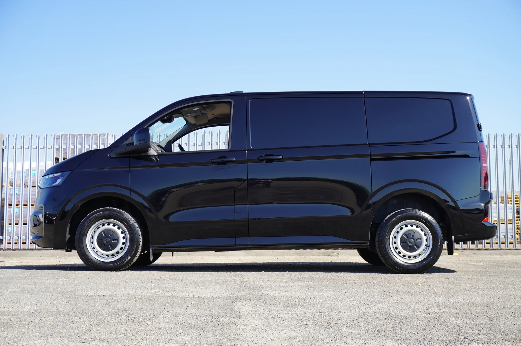 Volkswagen-Transporter-image-26
