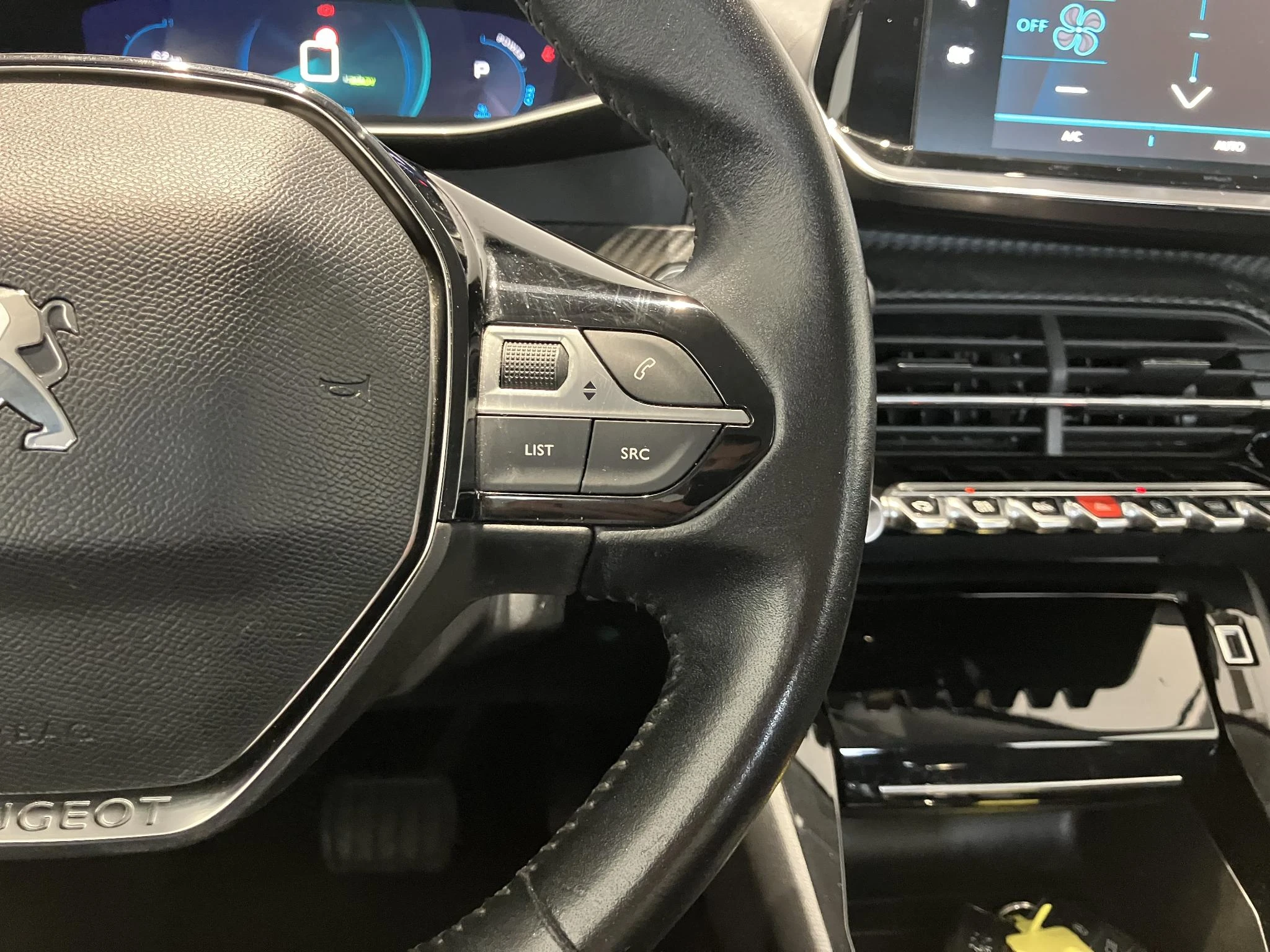 Peugeot-e-208-image-17