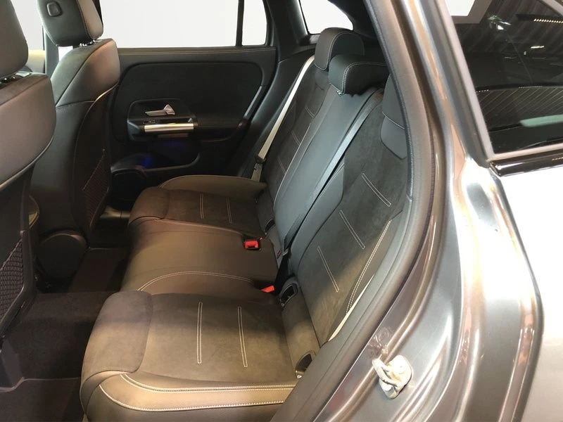 Mercedes-Benz GLA 200 AMG NIGHT PANO AHK DISTRONIC 20-ZOLL AMG LineC118 GLA 200 AMG NIGHT PANO AHK DISTRONIC 20-ZOLL AMG Line