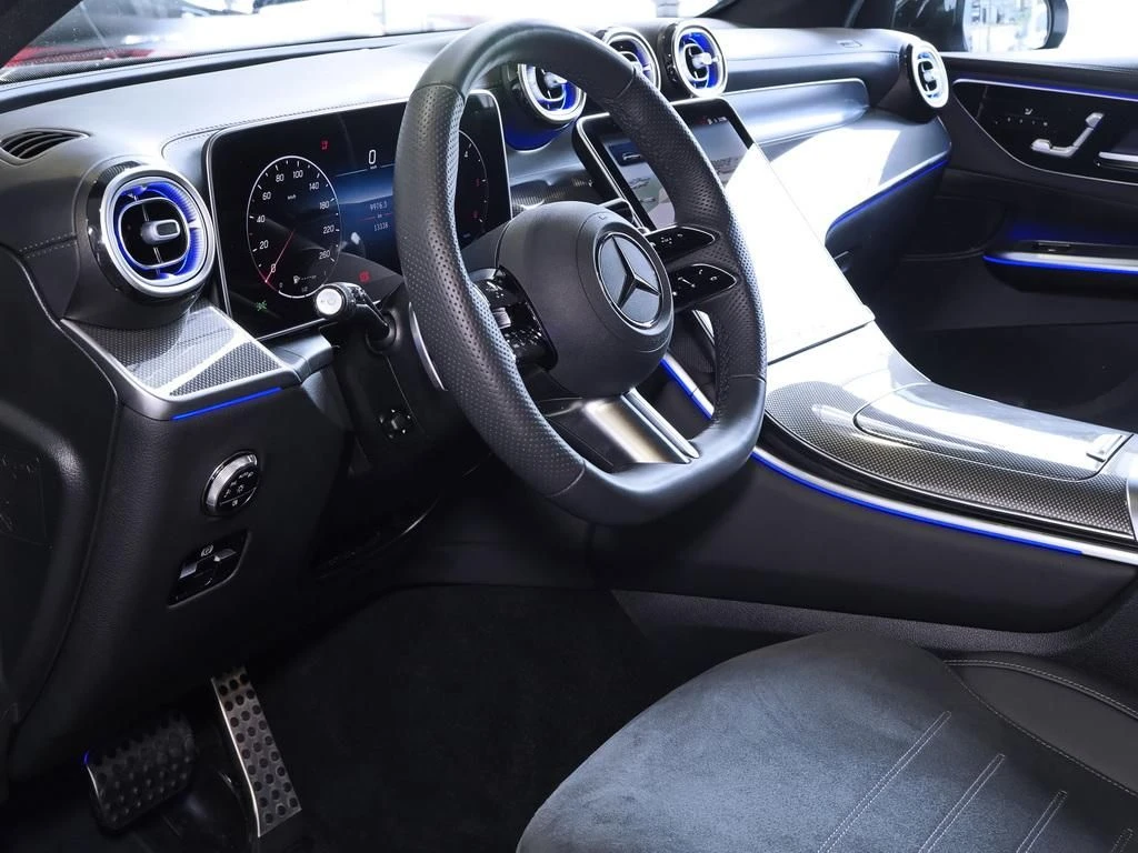 Mercedes-Benz-GLC 300 d-image-9
