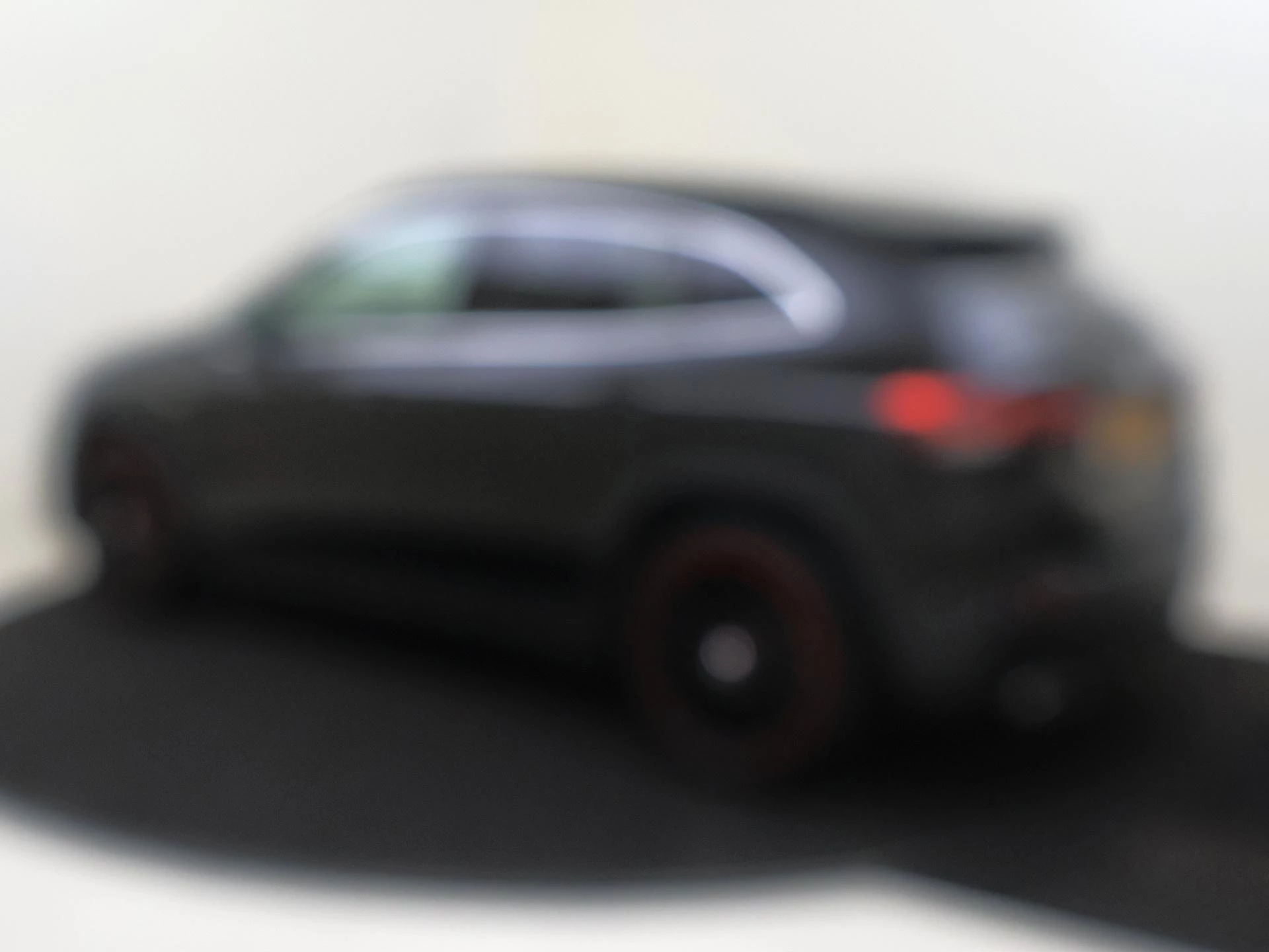 Mercedes-Benz-GLA-image-2