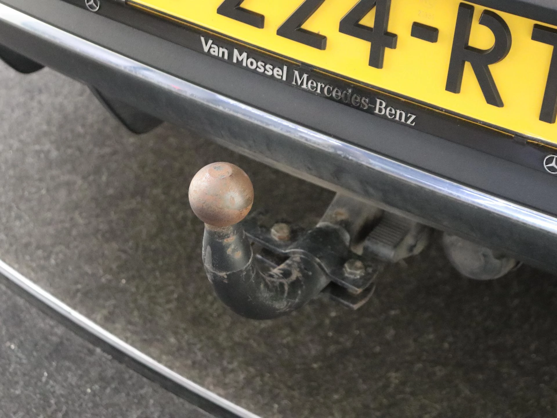 Mercedes-Benz-EQC-image-33