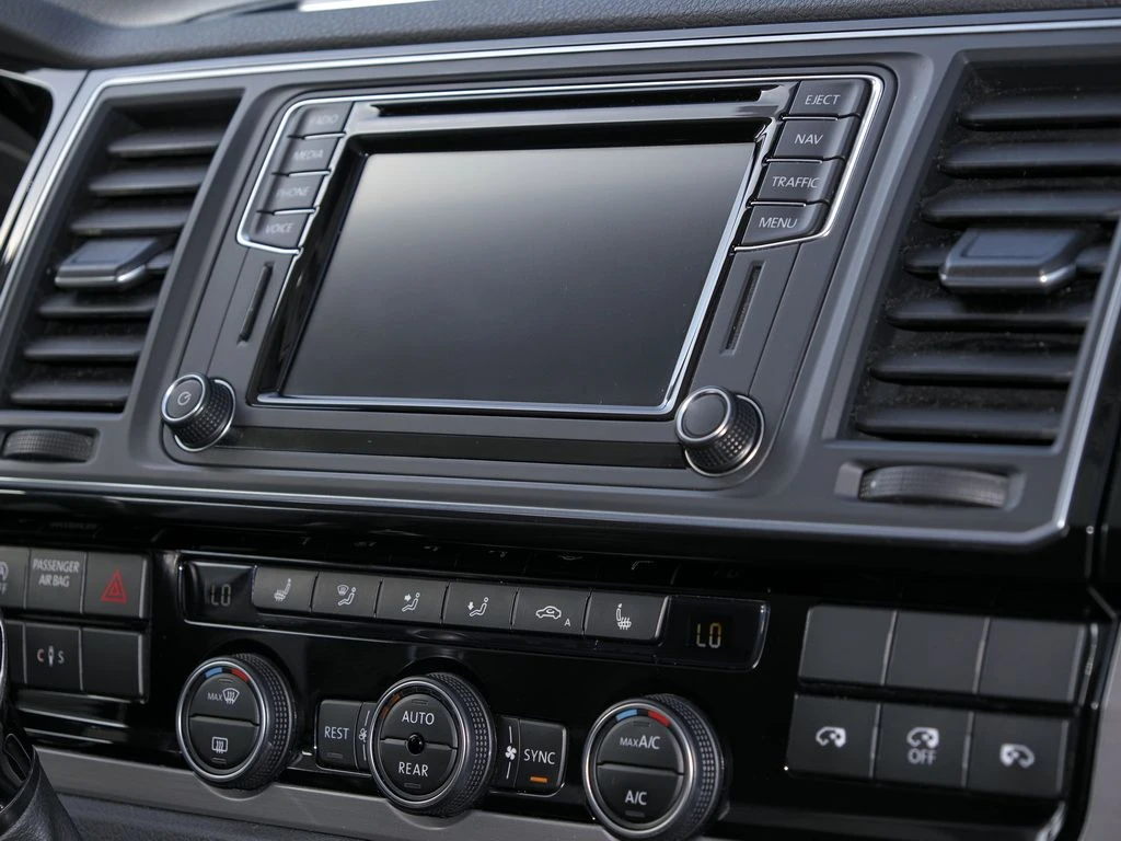 Volkswagen-Transporter-image-8