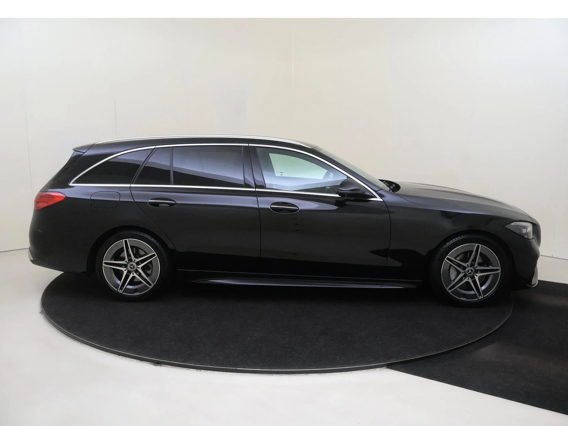 Mercedes-Benz-C-Klasse-image-9