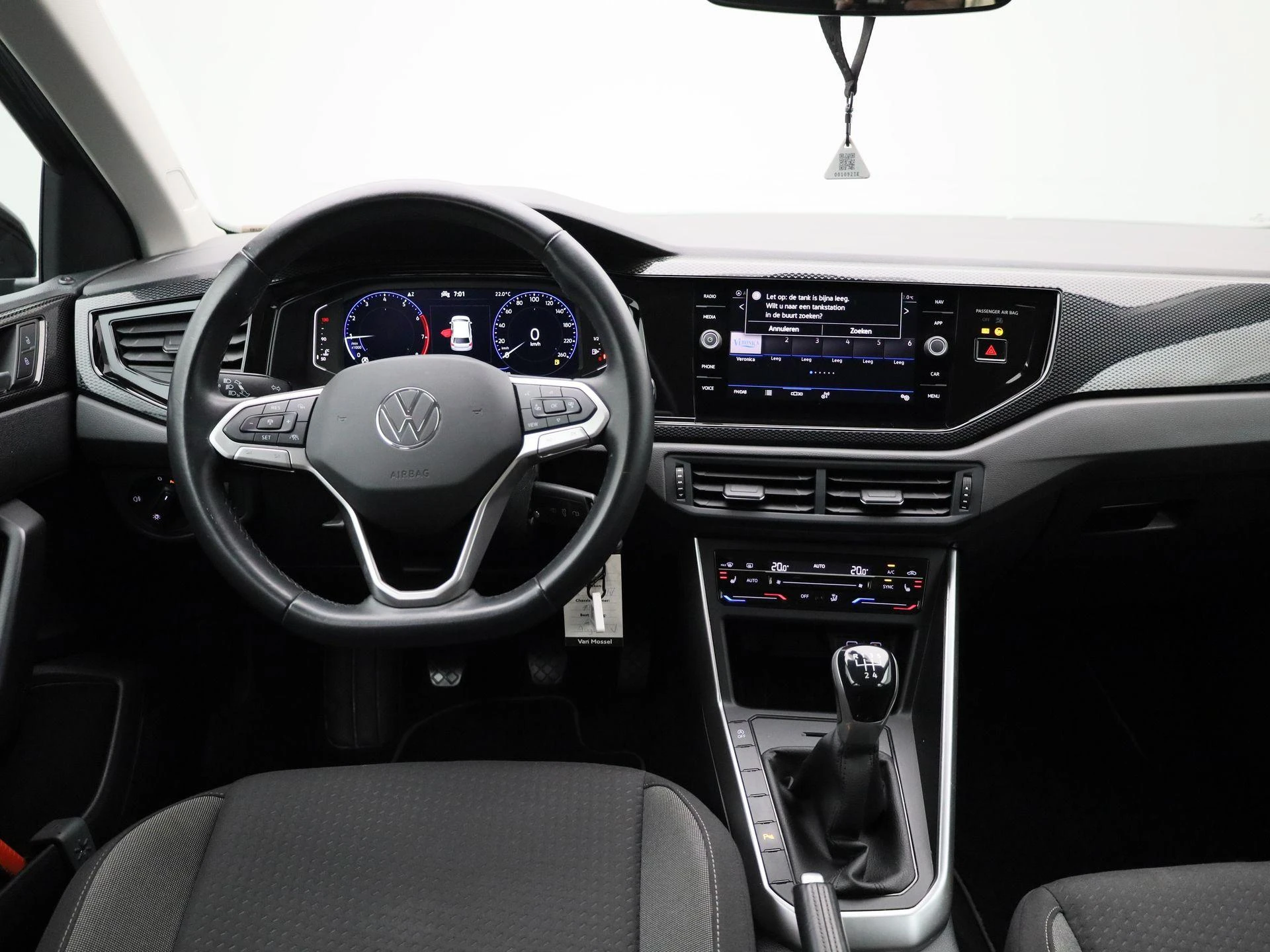 Volkswagen-Polo-image-6