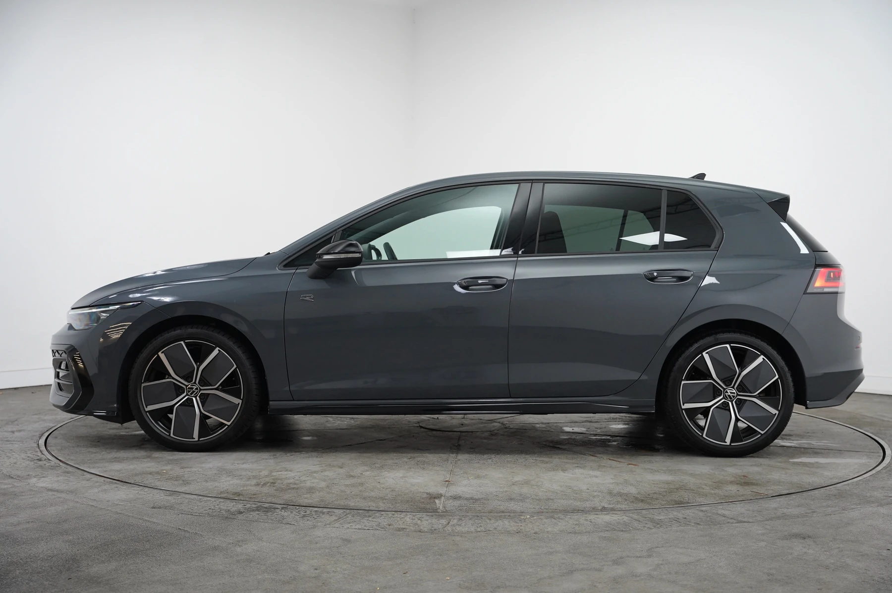 Volkswagen-Golf-image-15