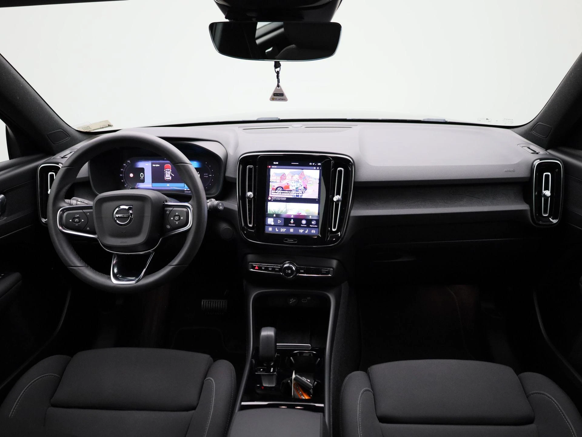Volvo-XC40-image-33