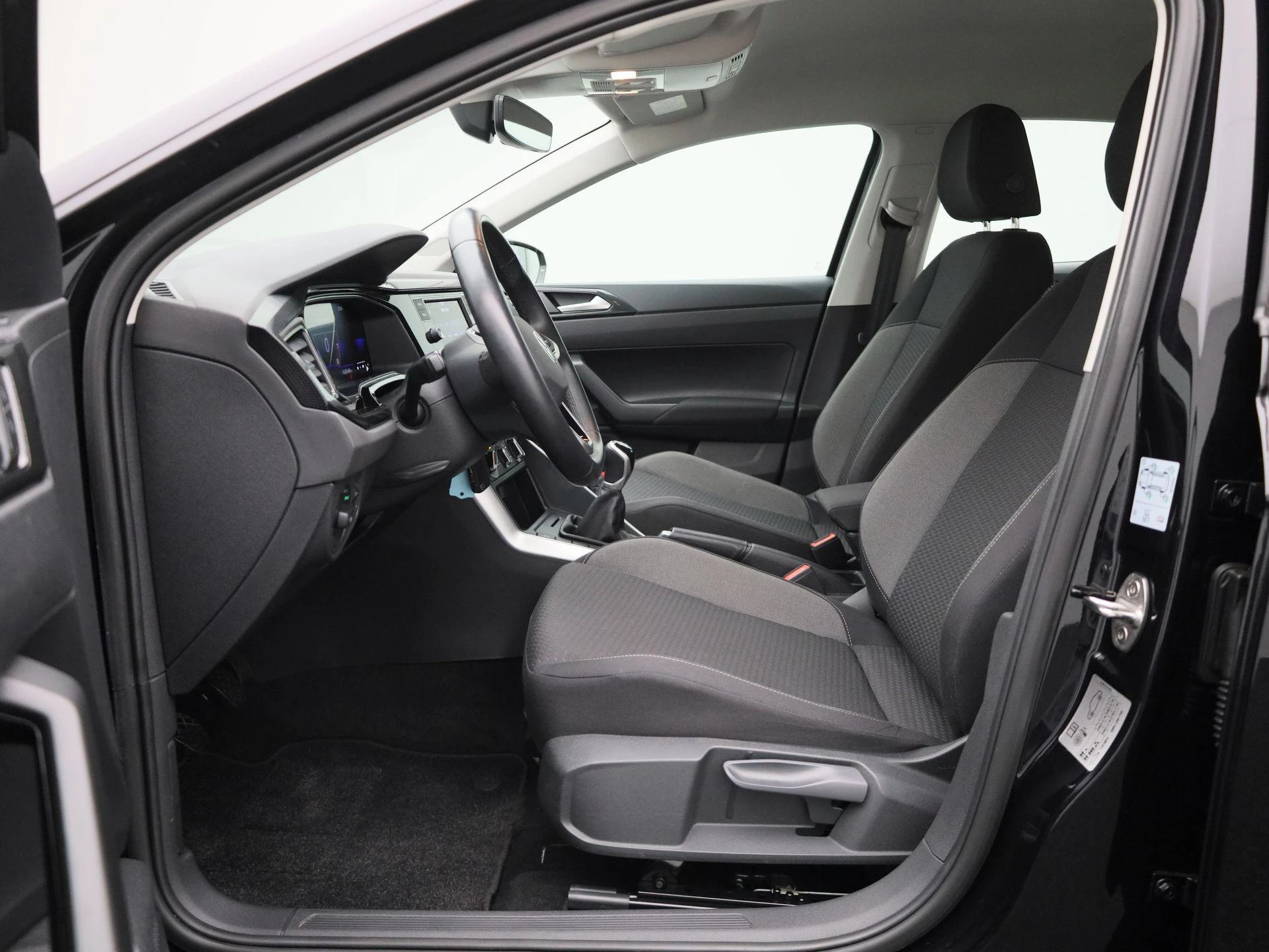 Volkswagen-Polo-image-10