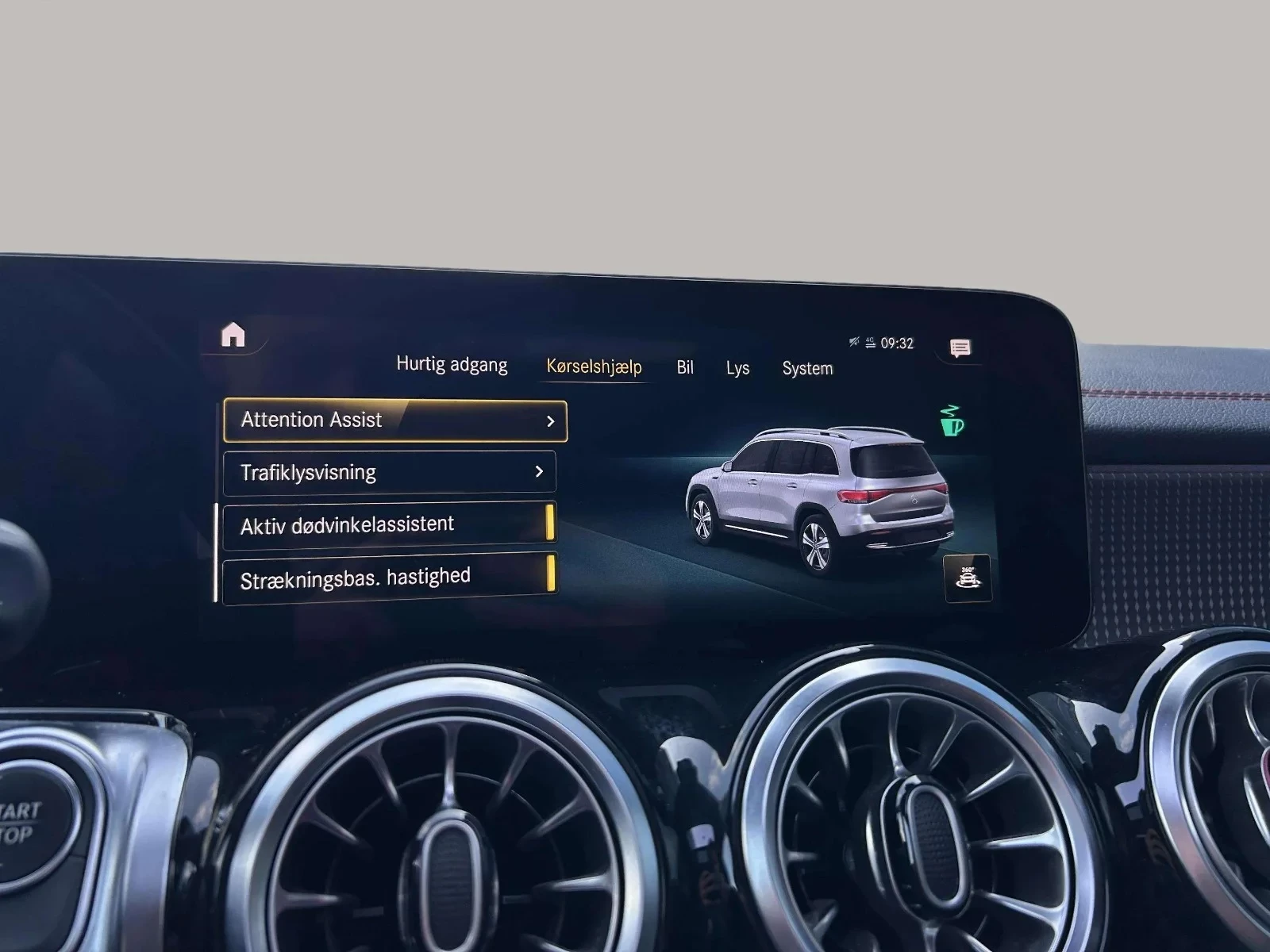 Mercedes-Benz-EQB-image-18