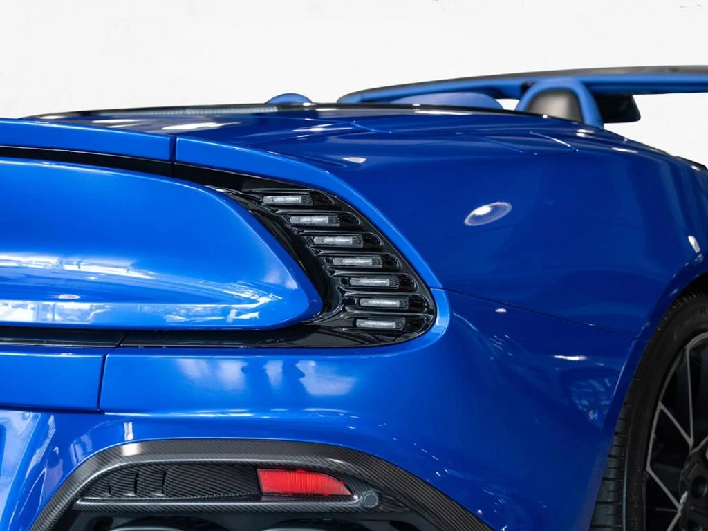 Aston Martin-Vanquish-image-24