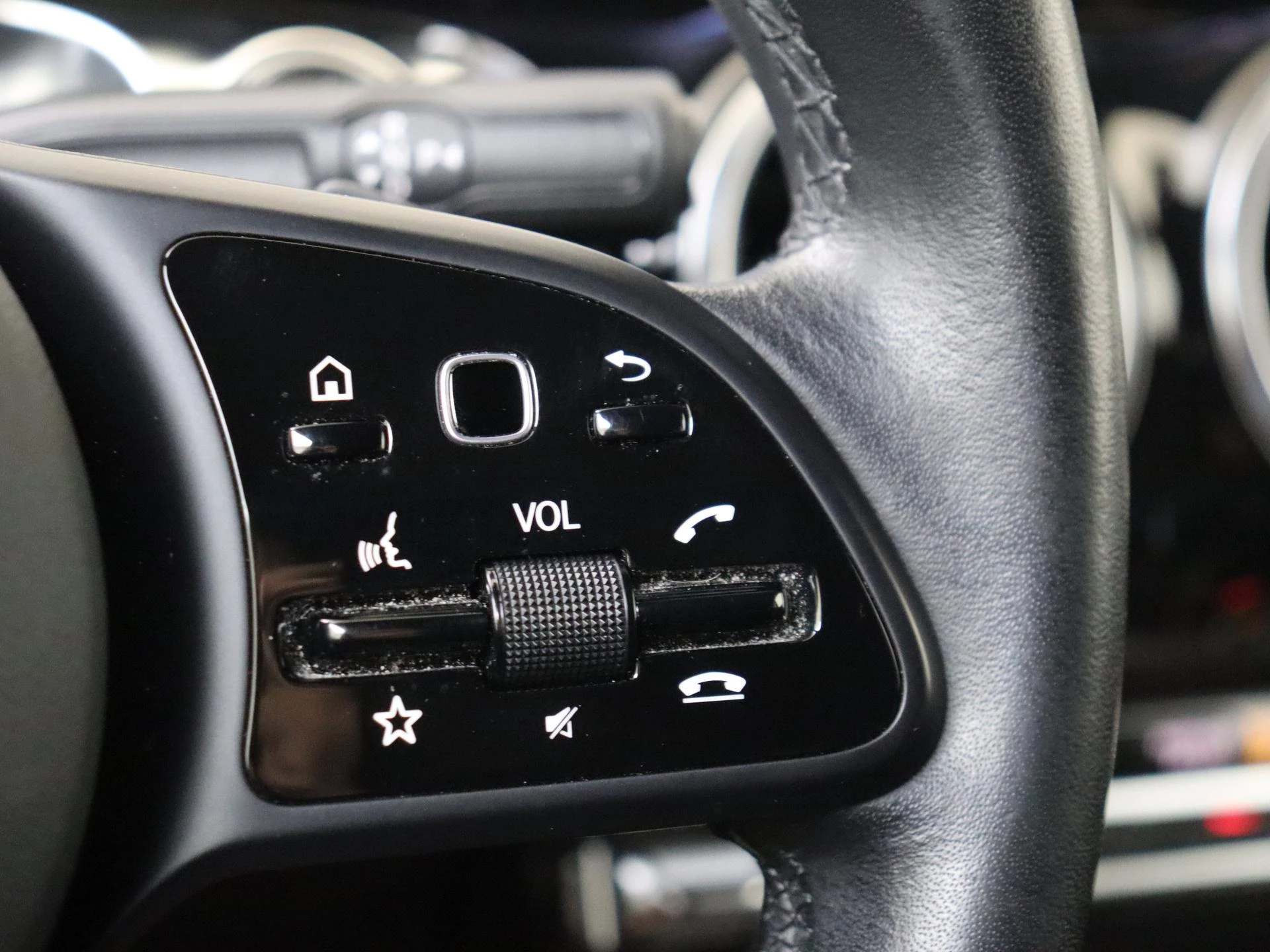 Mercedes-Benz-GLB-image-13