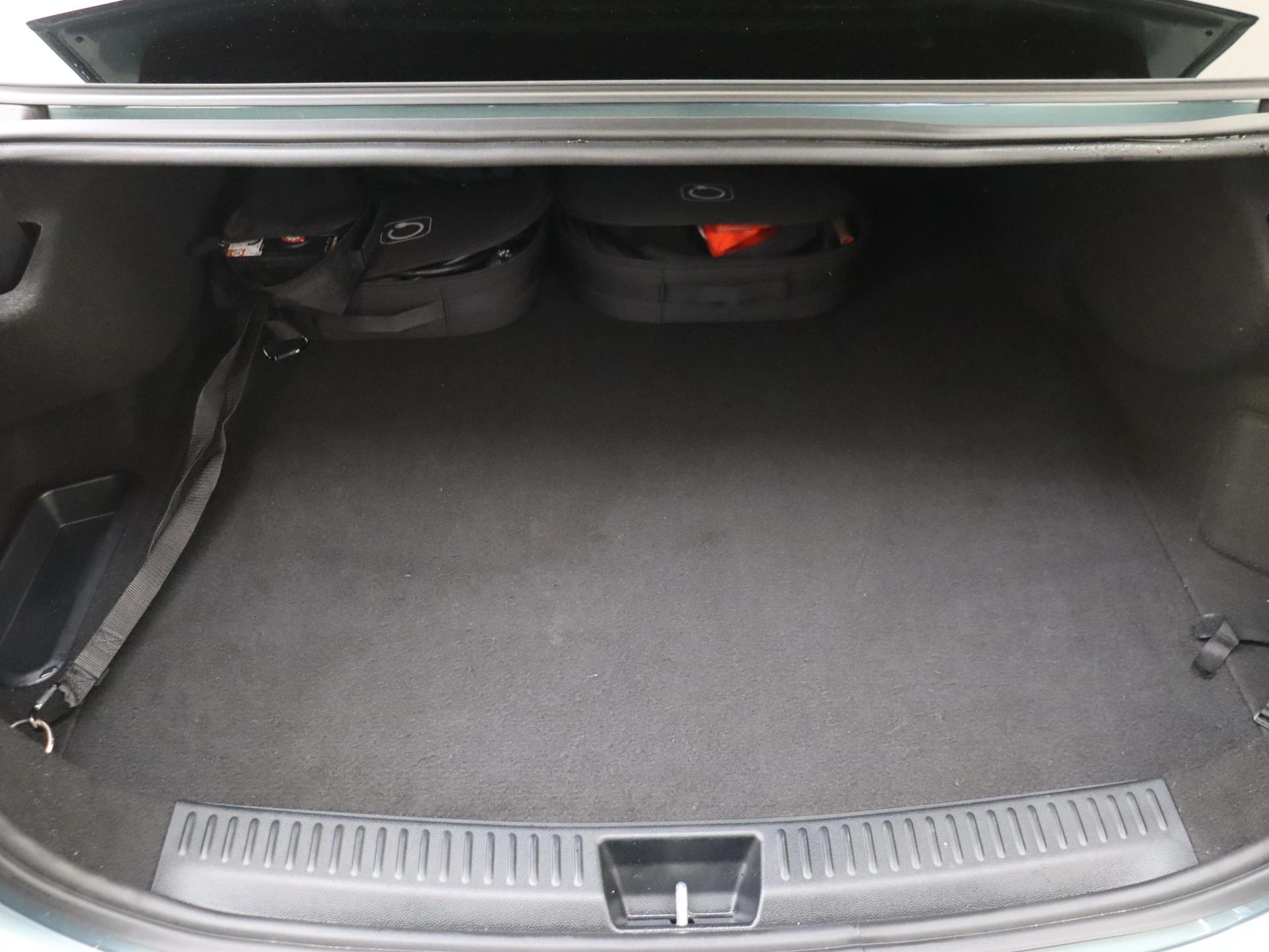 Mercedes-Benz-E-Klasse-image-33