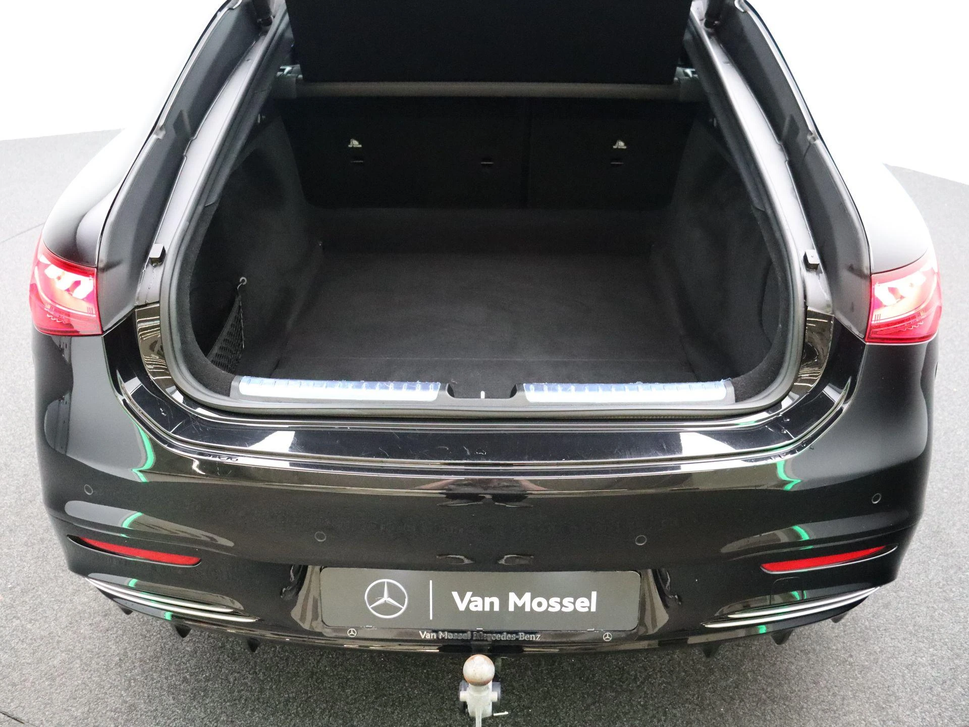 Mercedes-Benz-EQS-image-30