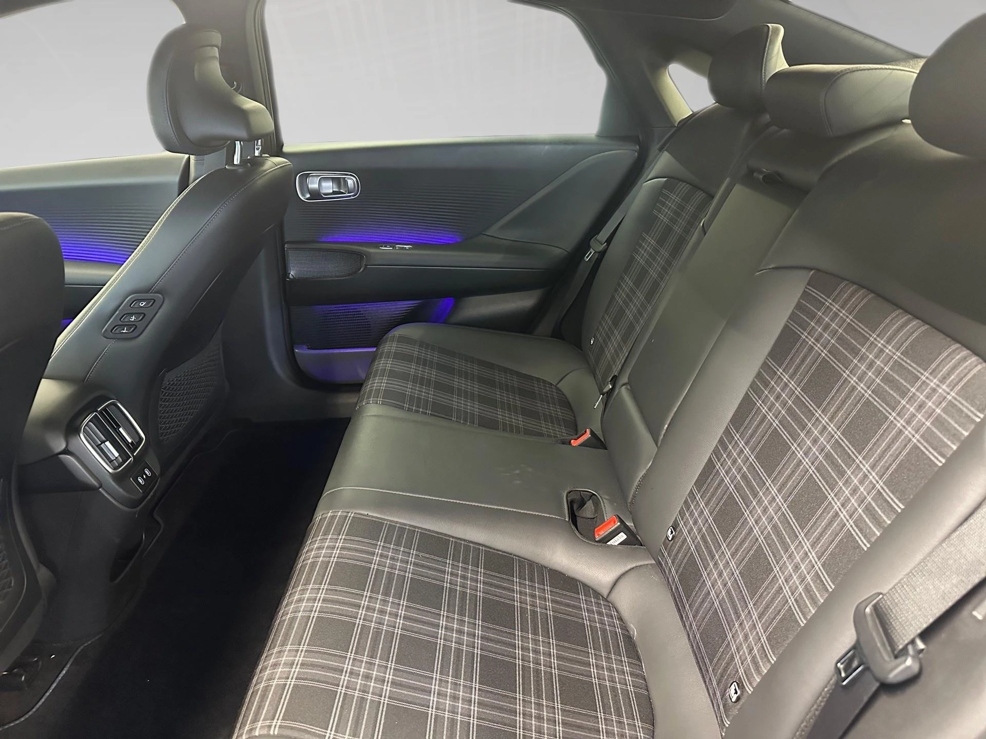 Hyundai-IONIQ 6-image-18