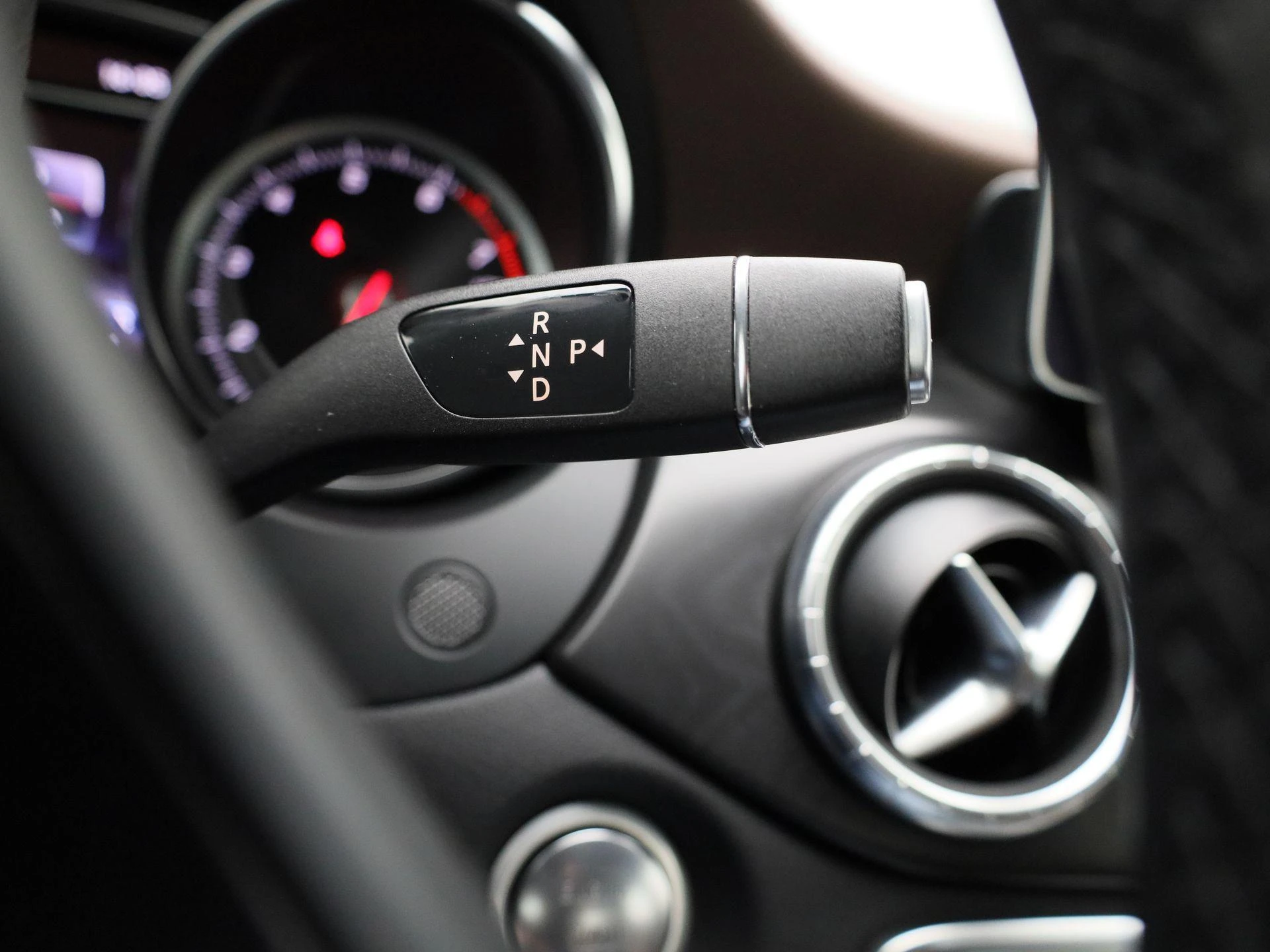 Mercedes-Benz-CLA-image-26