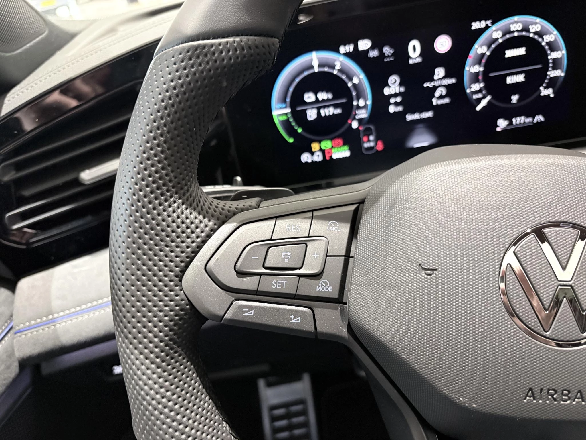 Volkswagen-Tiguan-image-19